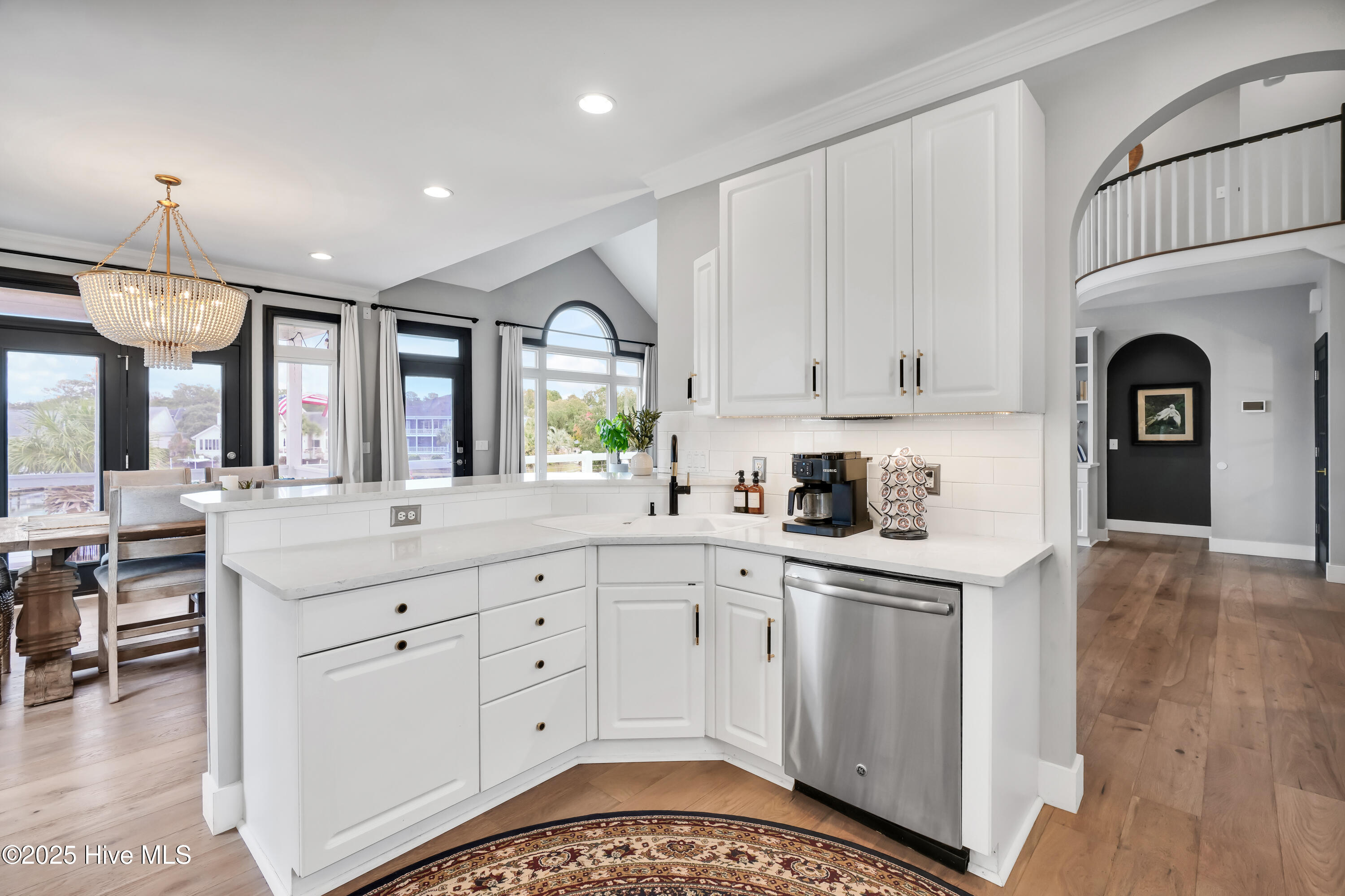 100557608 | Photo 10