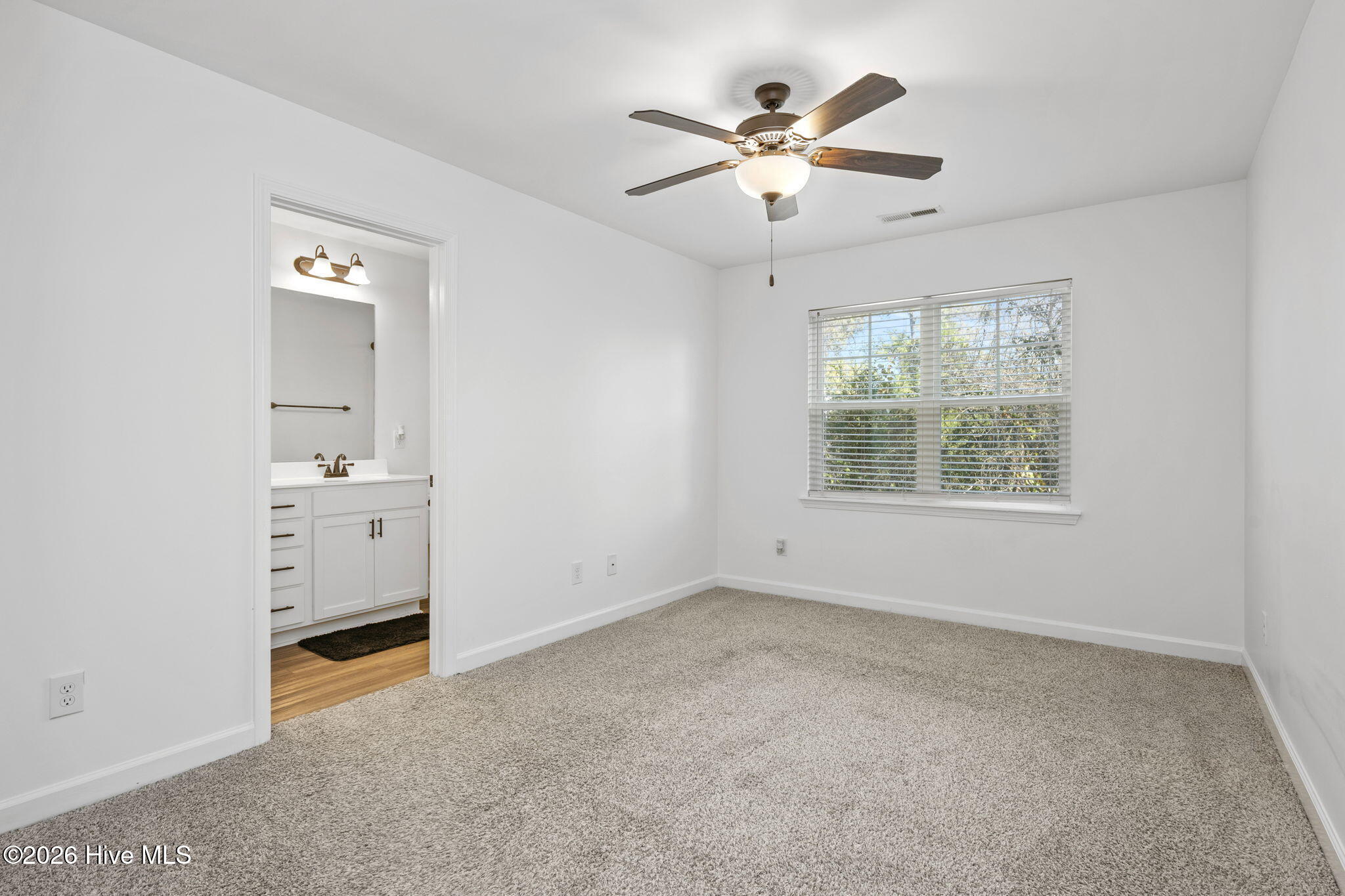 100547697 | Photo 30