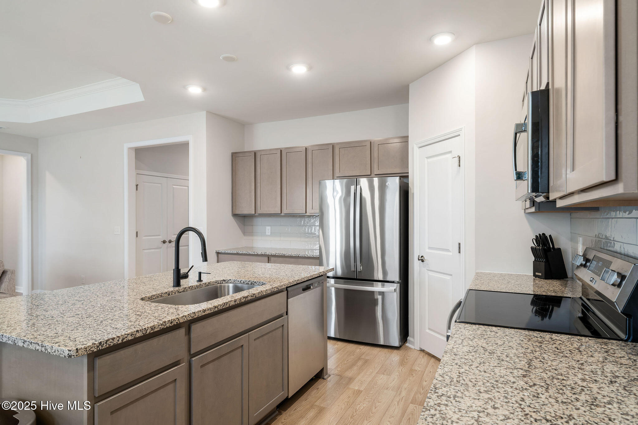 100542569 | Photo 20