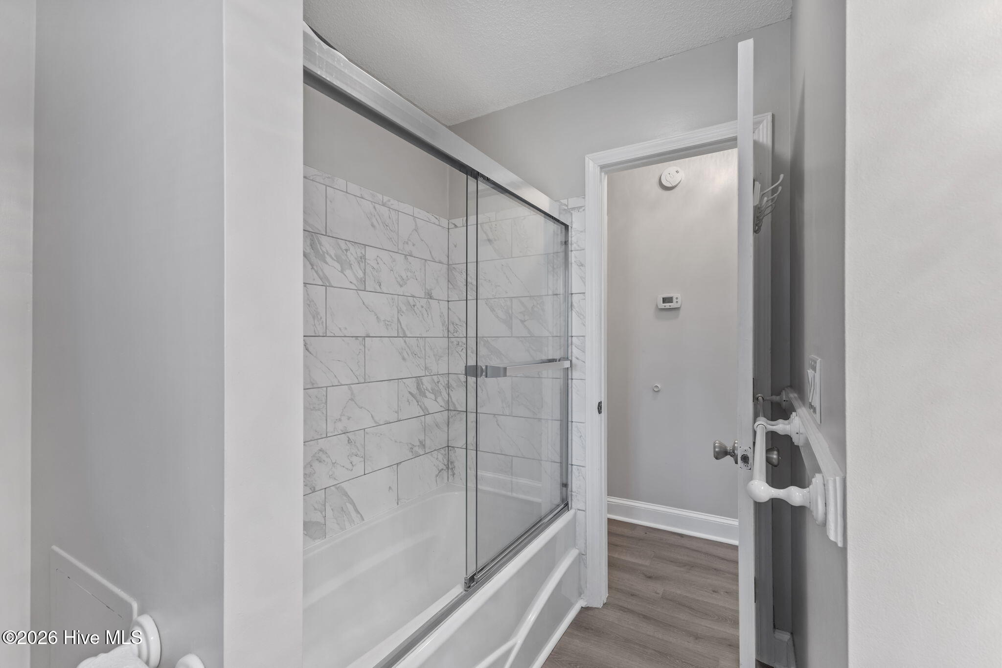 100566474 | Photo 42