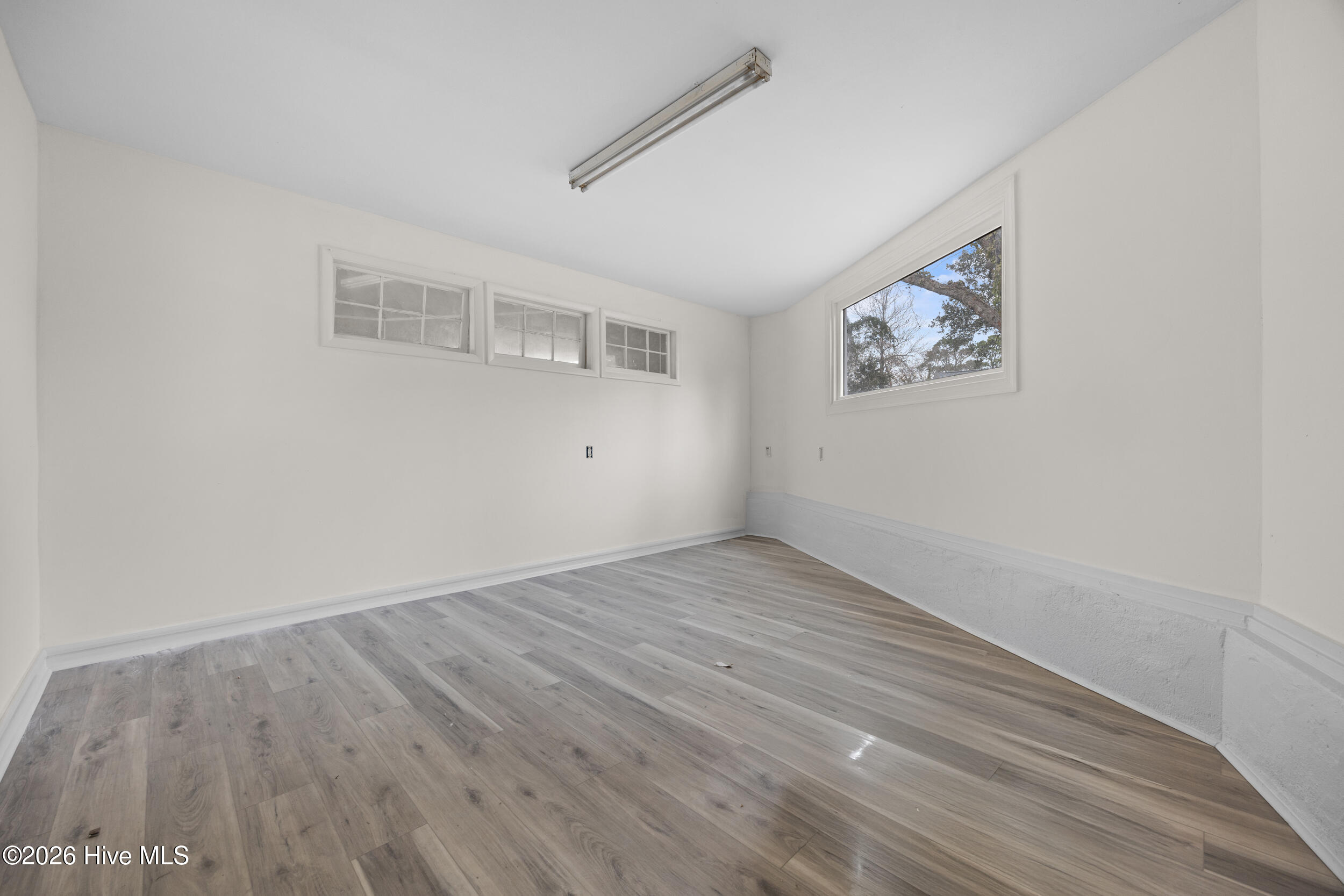 100556943 | Photo 48