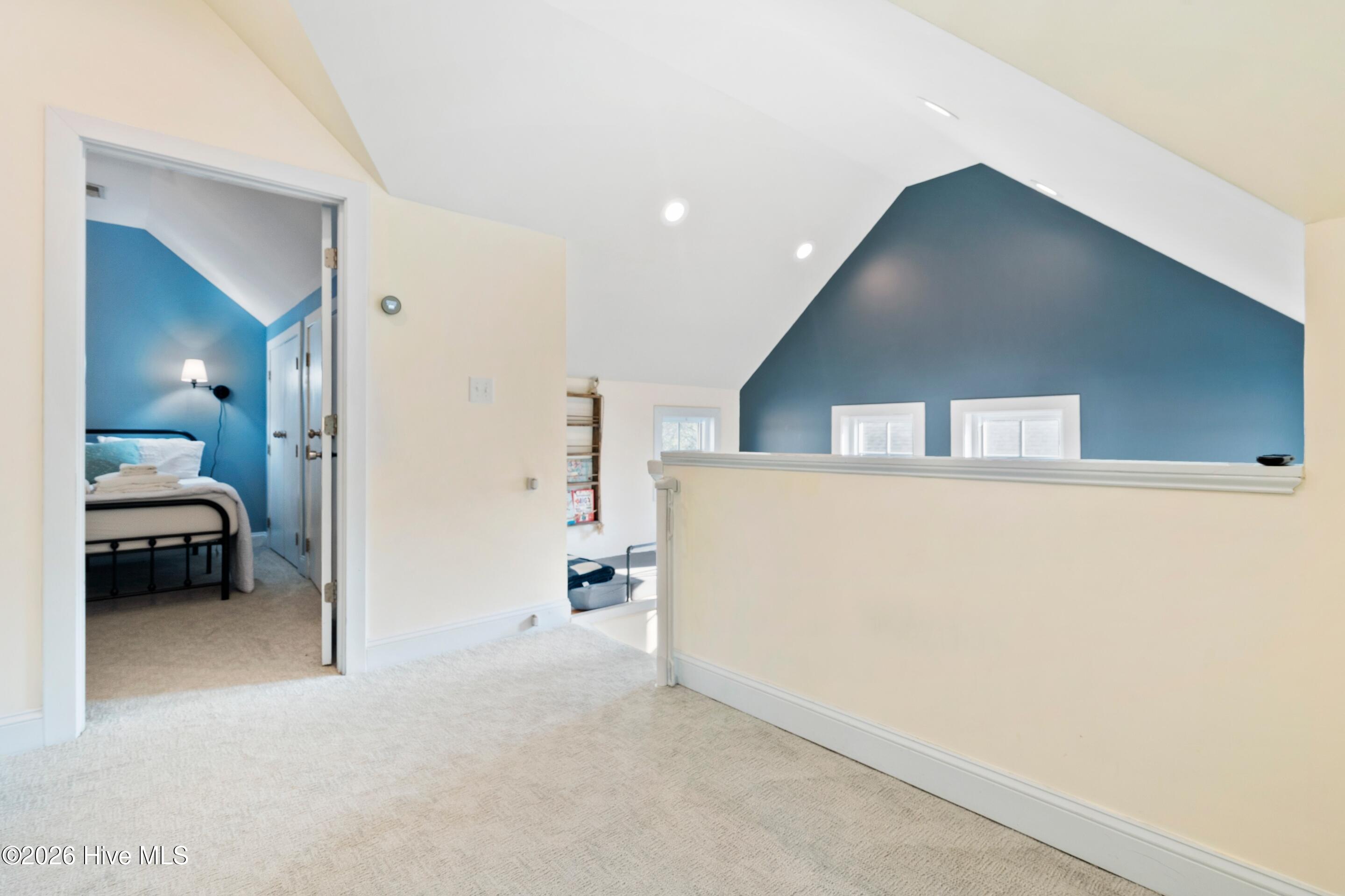 100549187 | Photo 46