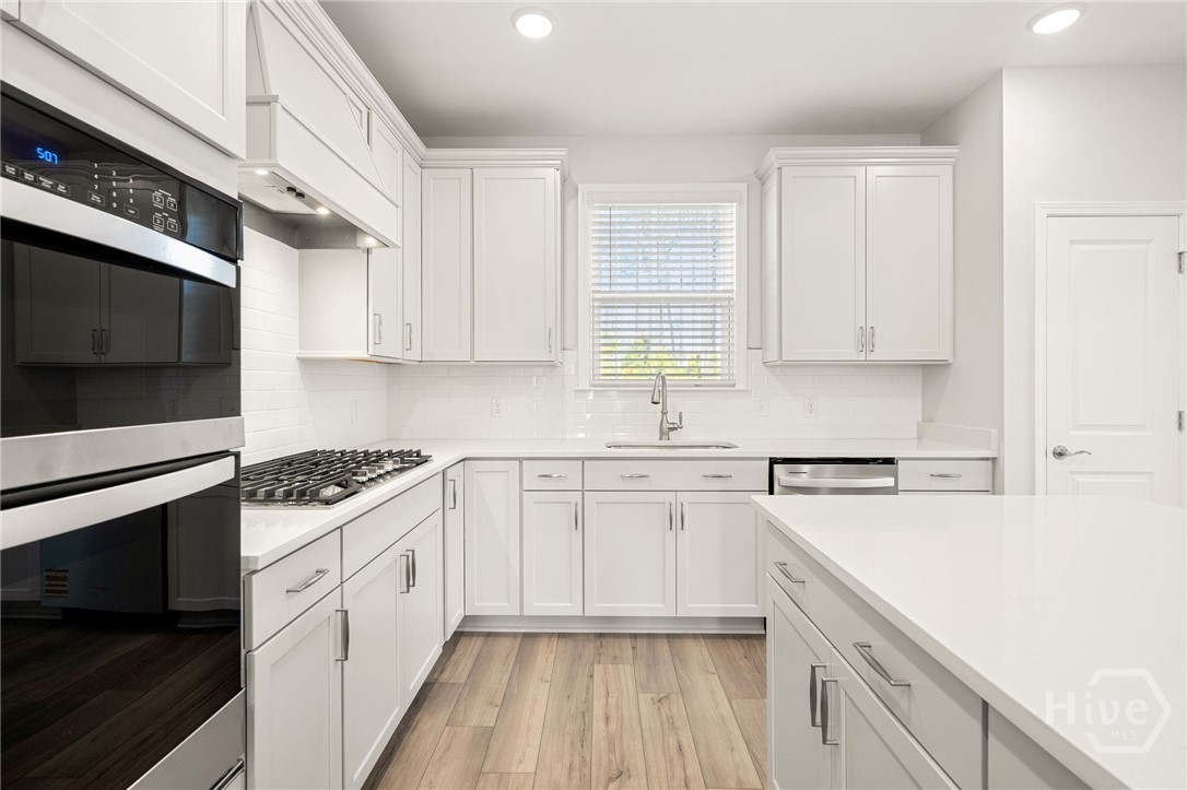 Pictures, photographs, colors, features, and sizes are for illustration purposes only and will vary from the homes as built.