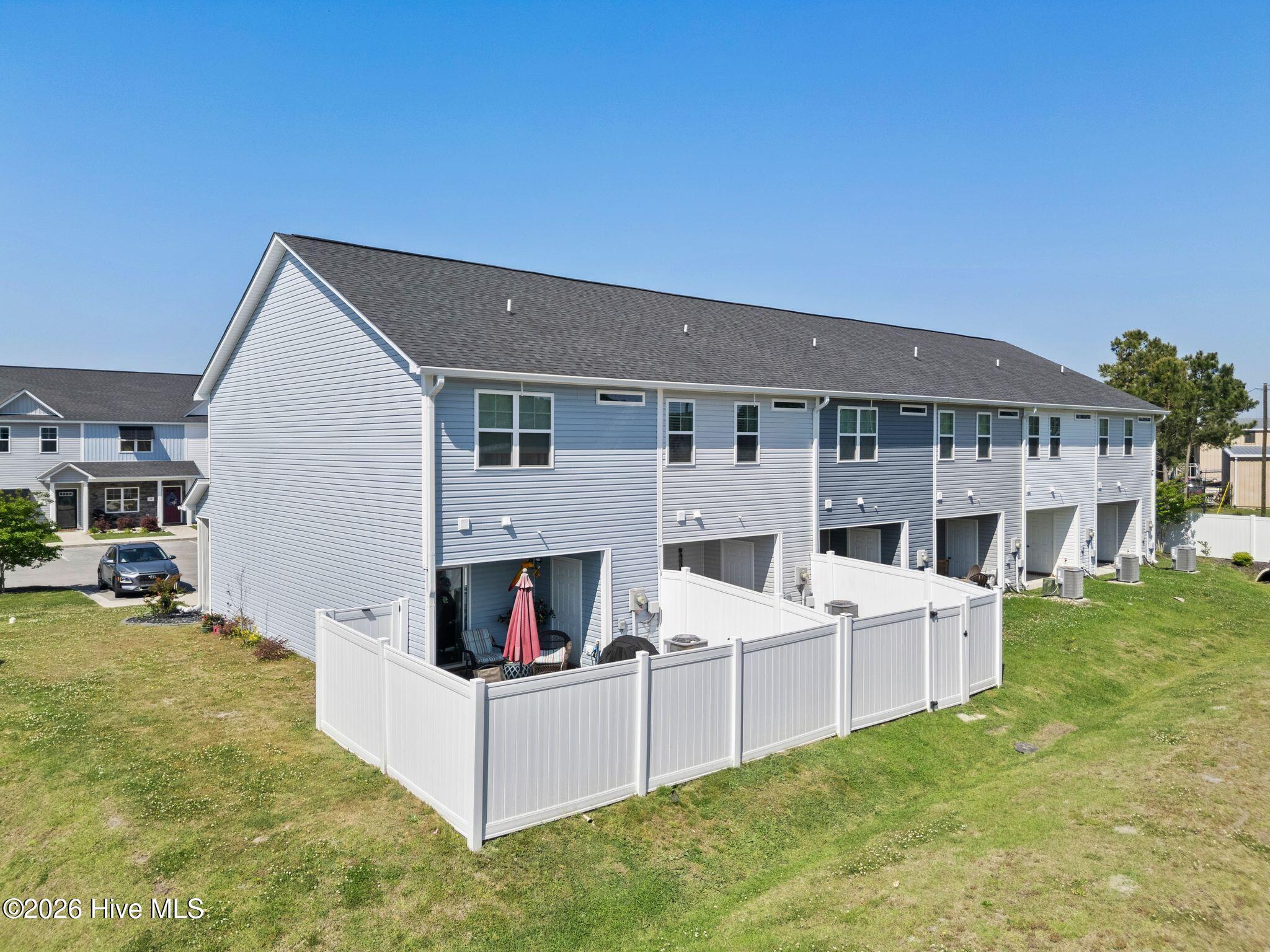 100569954 | Photo 44