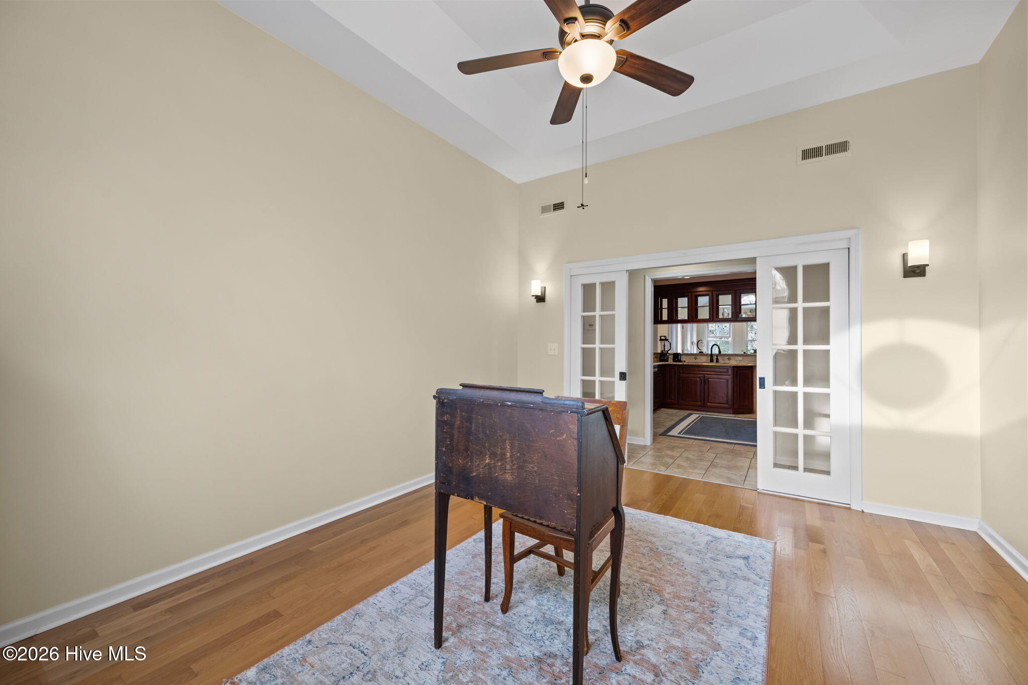 100556770 | Photo 15