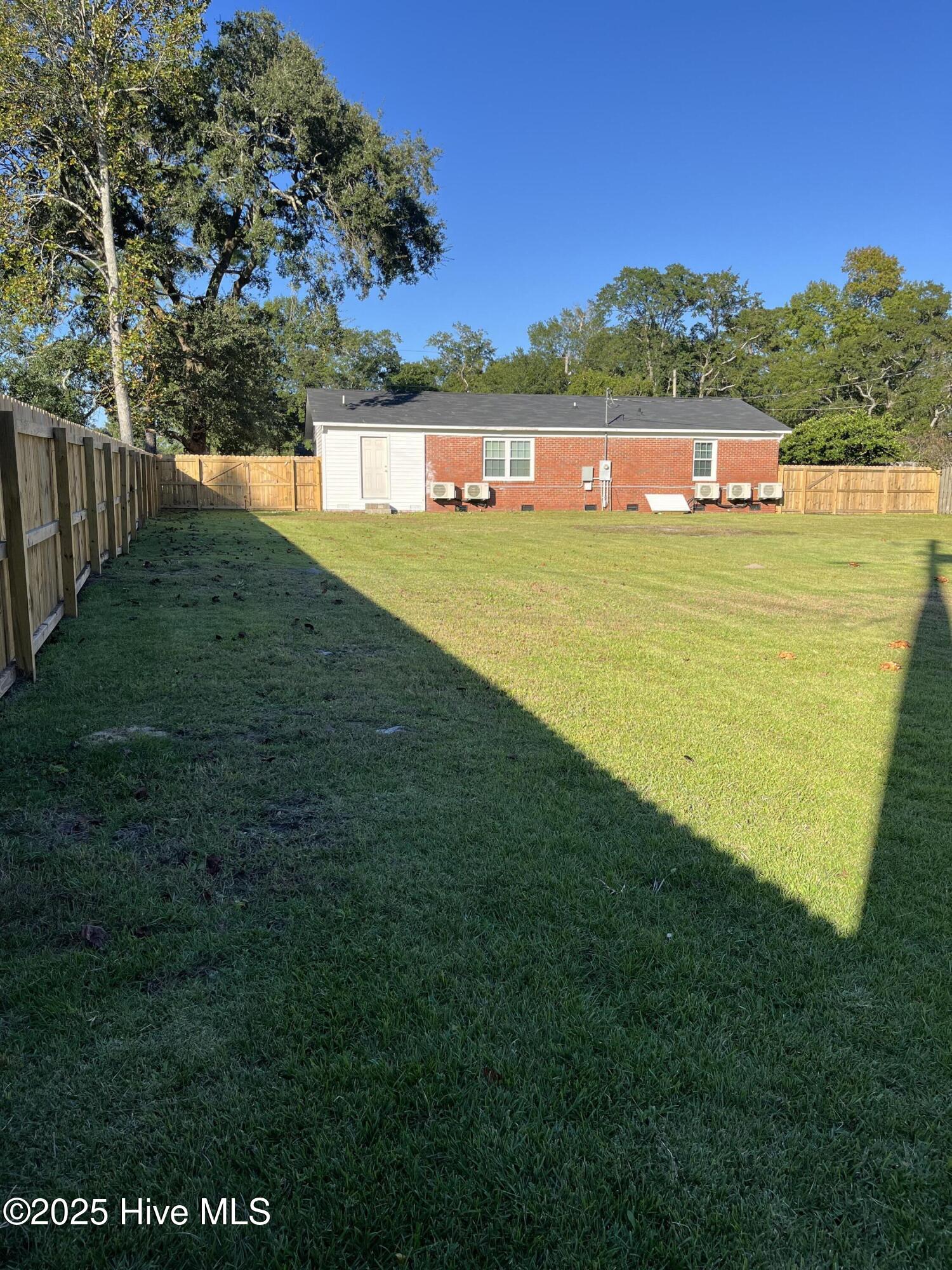 100536383 | Photo 35