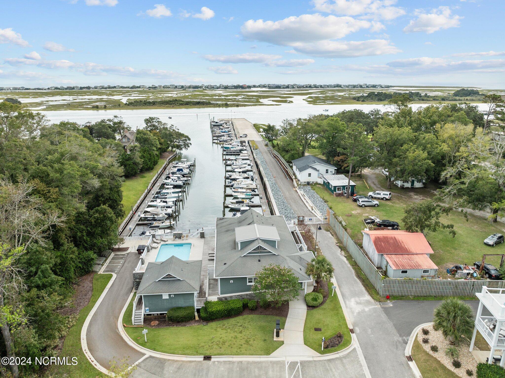 100556324 | Photo 47