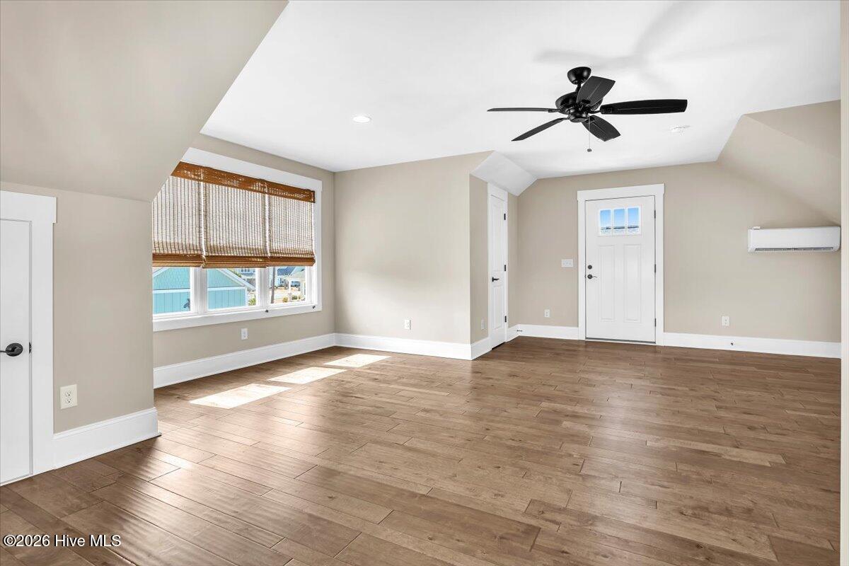 100558839 | Photo 72