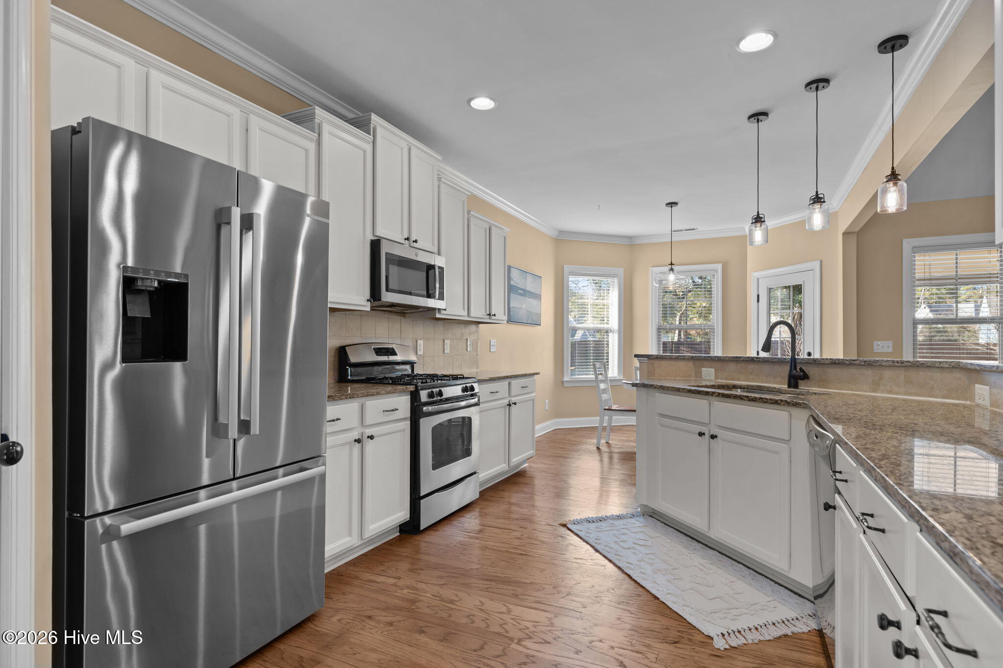 100549761 | Photo 10