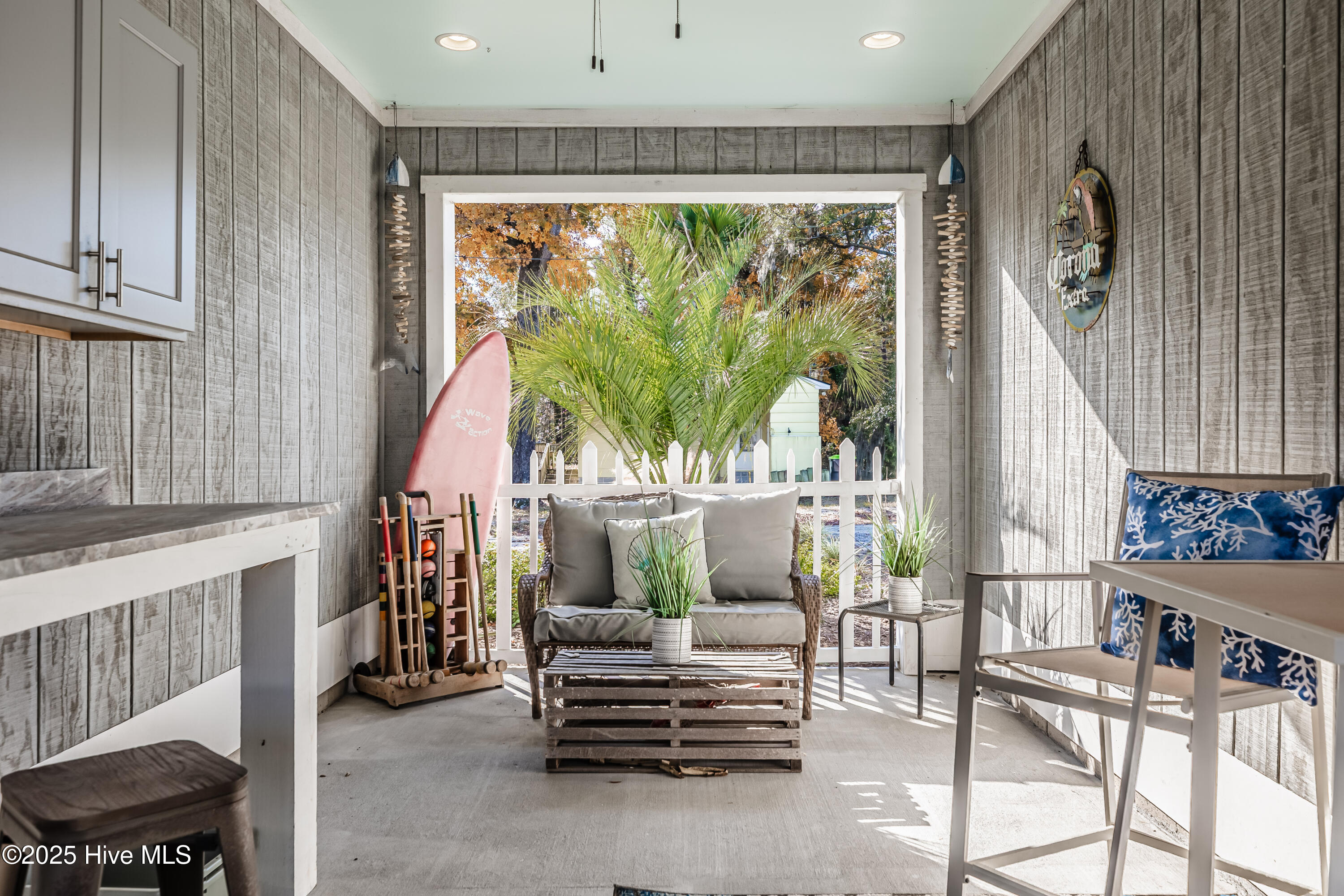 100542603 | Photo 43