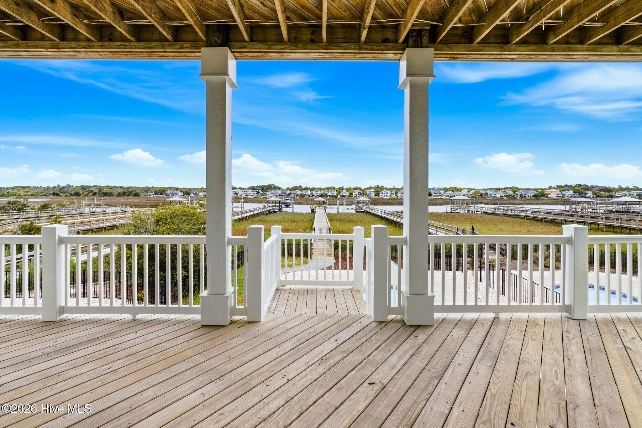 100564360 | Photo 40