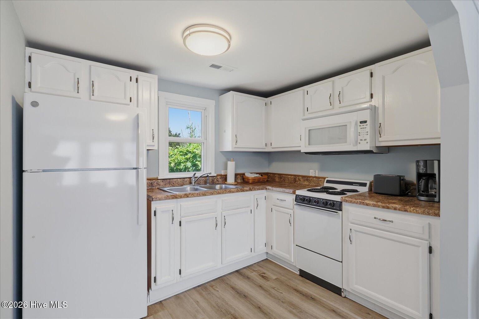 100570528 | Photo 46