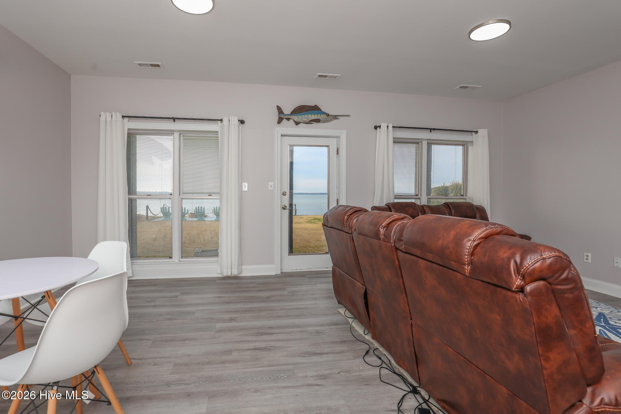 100556044 | Photo 57