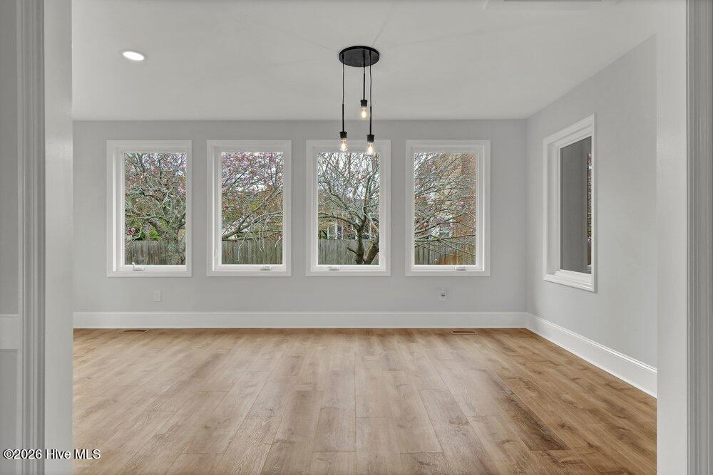 100562479 | Photo 17