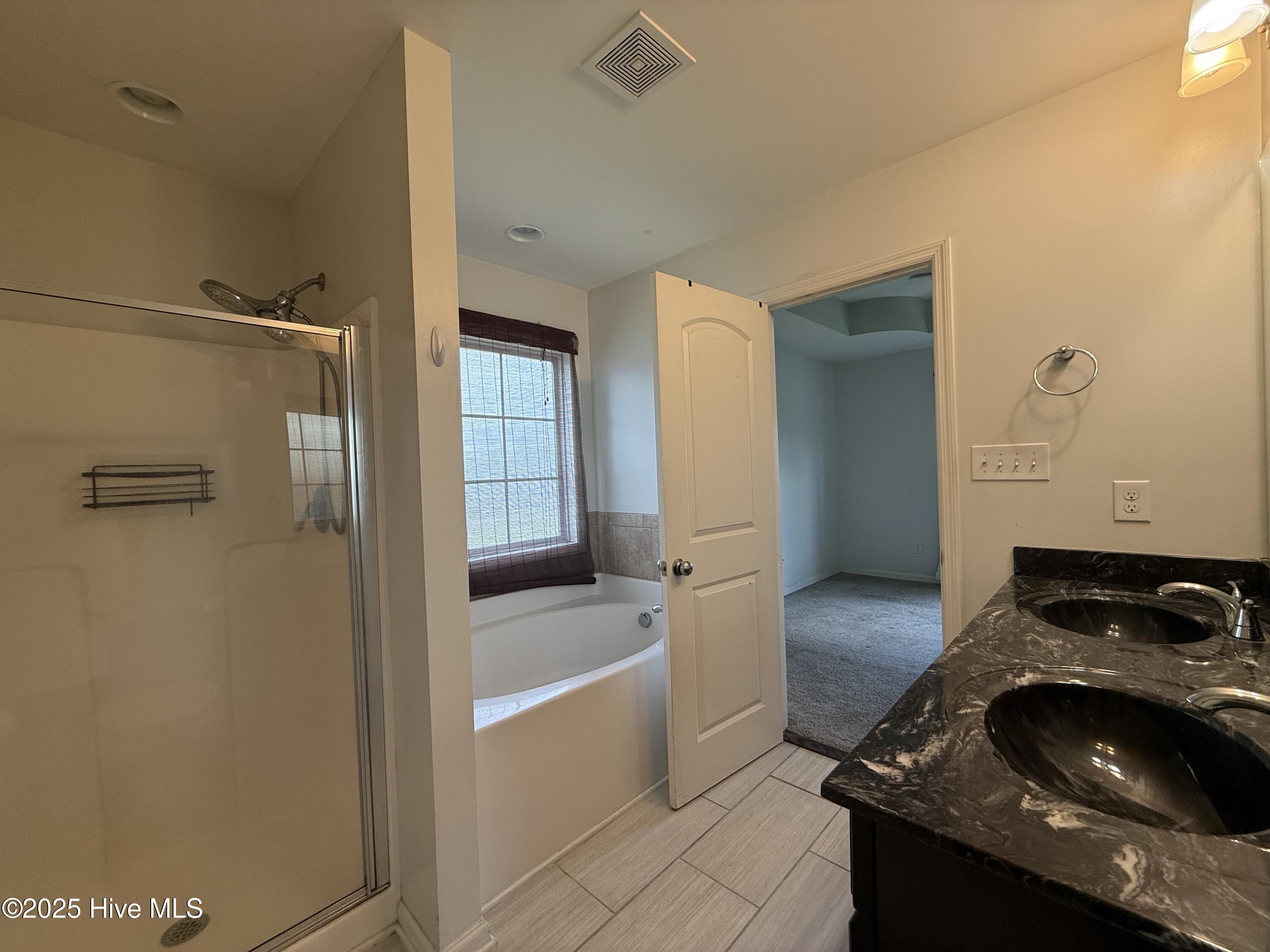 100566630 | Photo 12