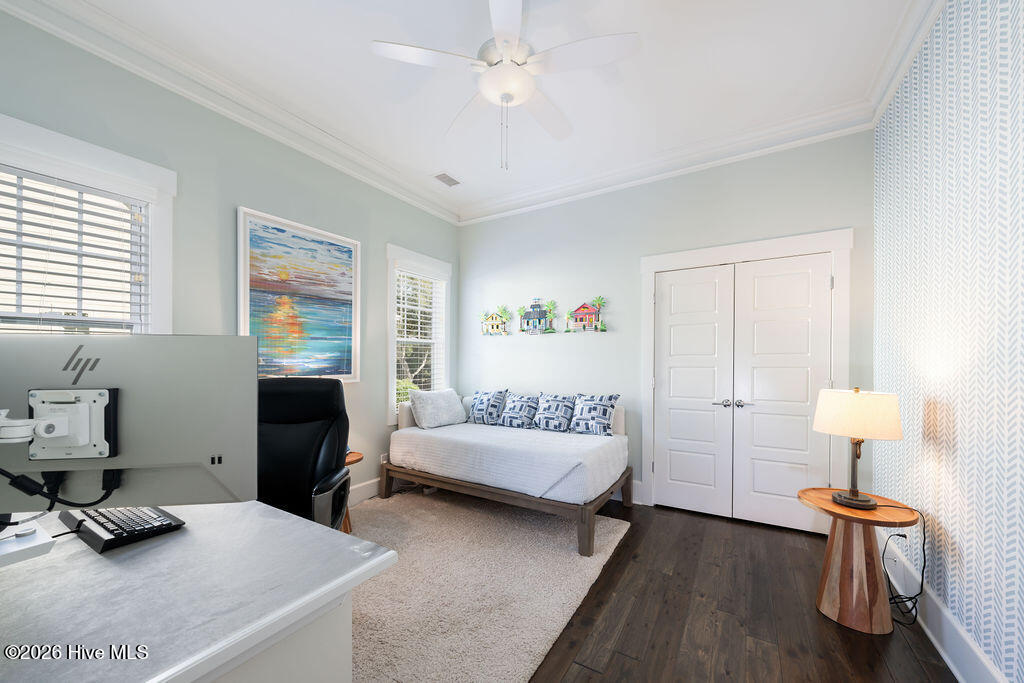 100561843 | Photo 35