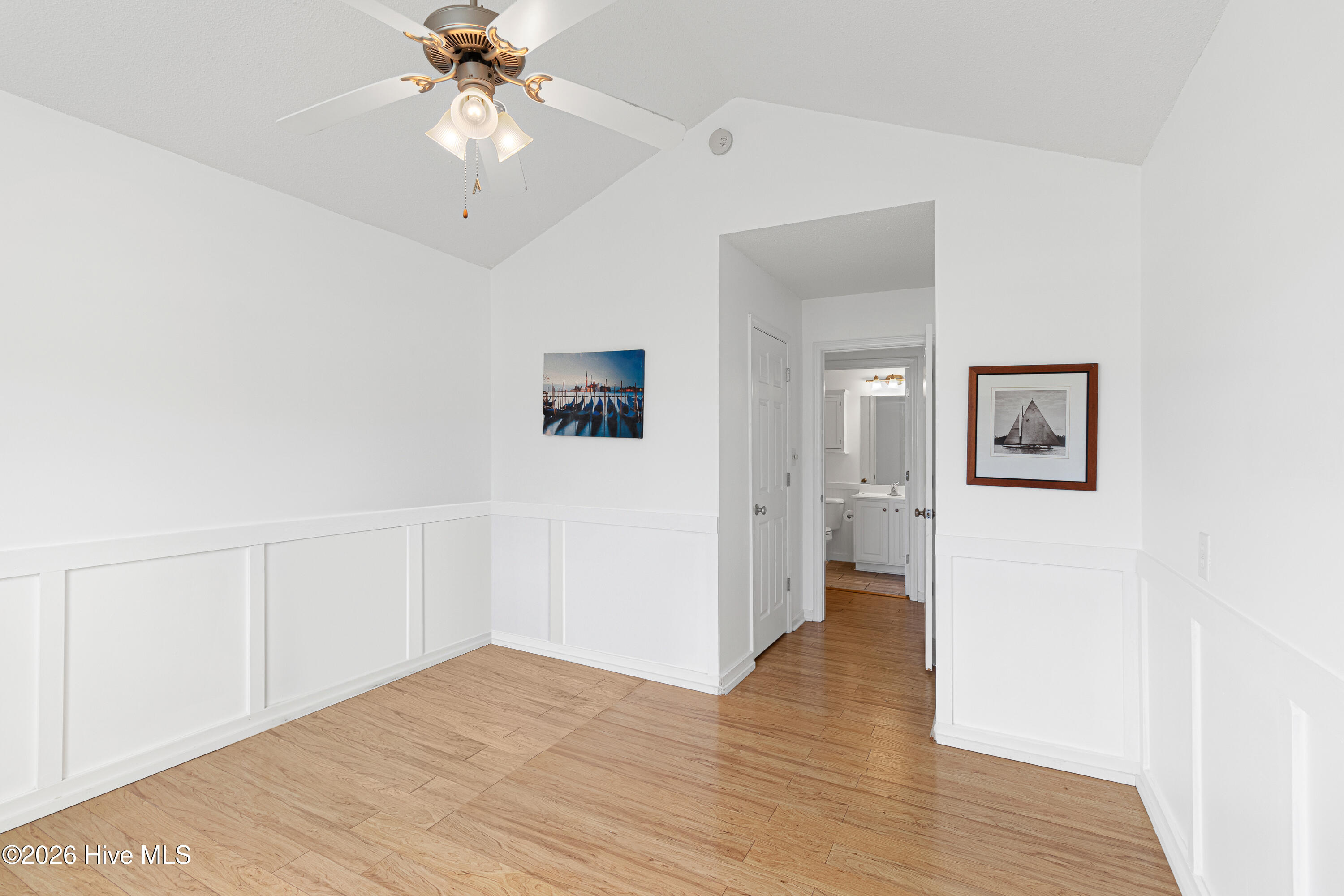 100570651 | Photo 22