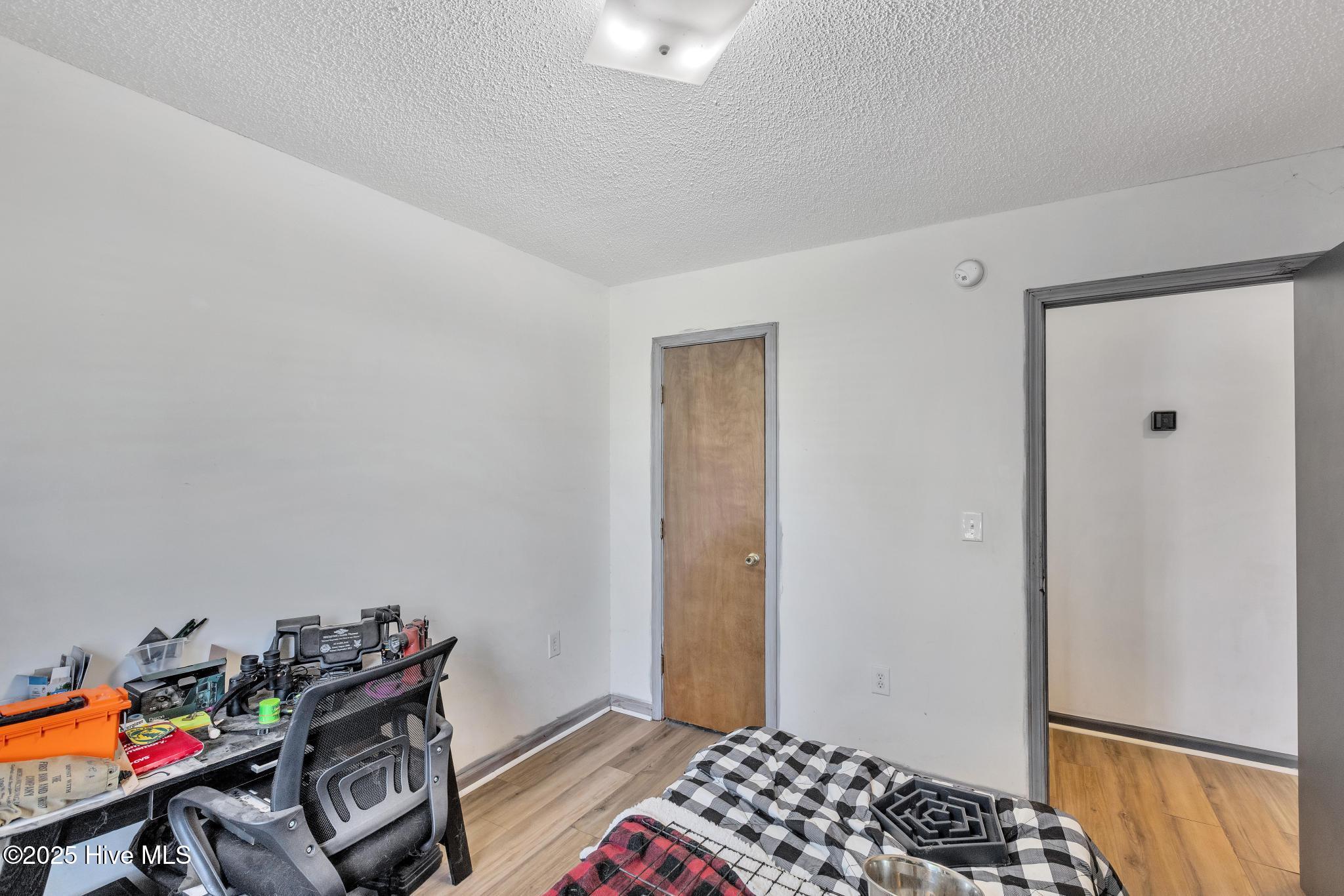 100525270 | Photo 25