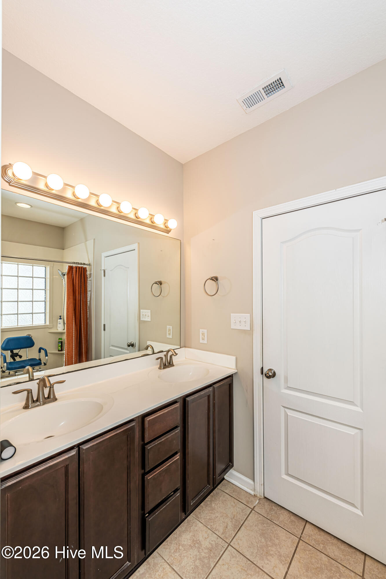 100549847 | Photo 44