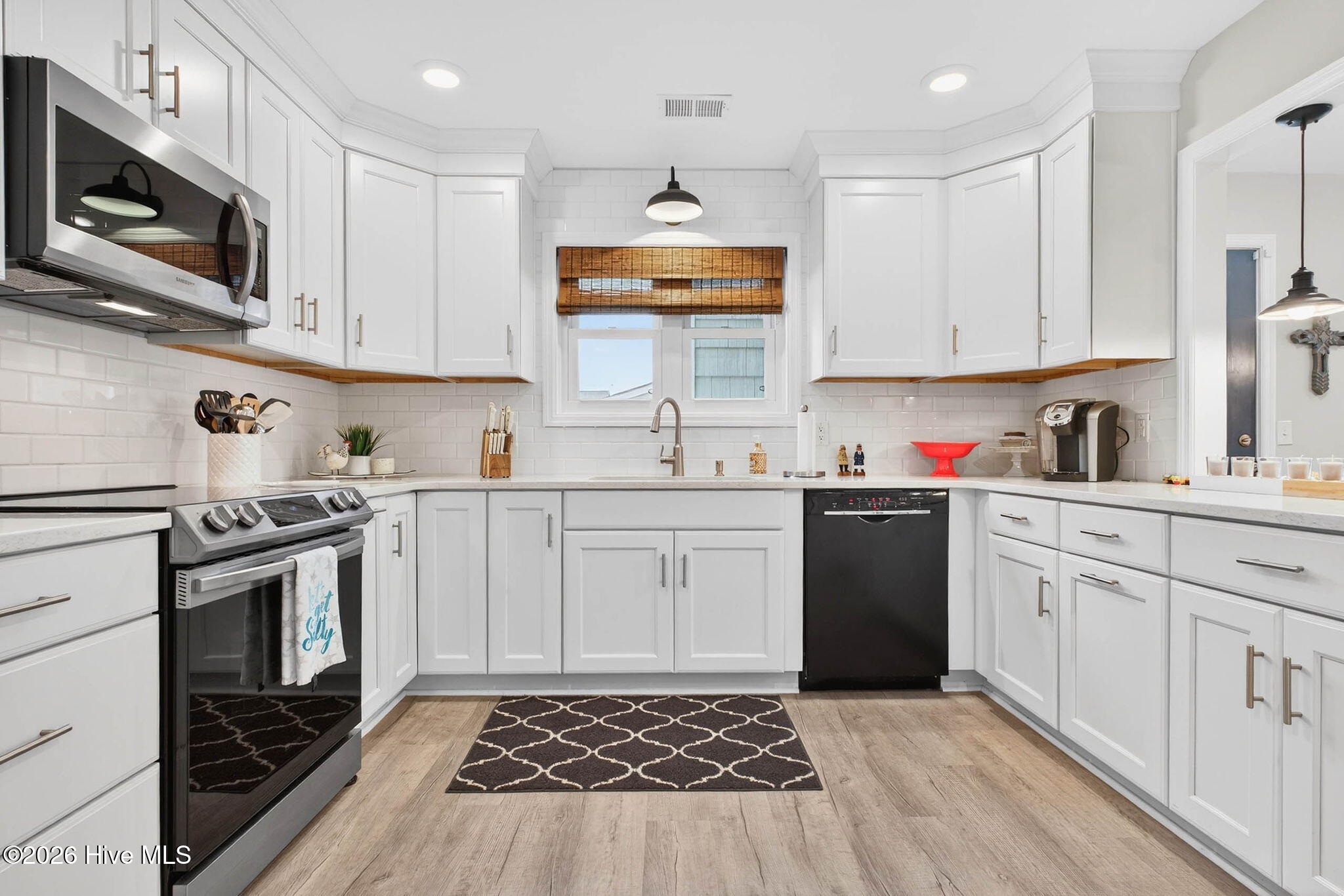 100565816 | Photo 19