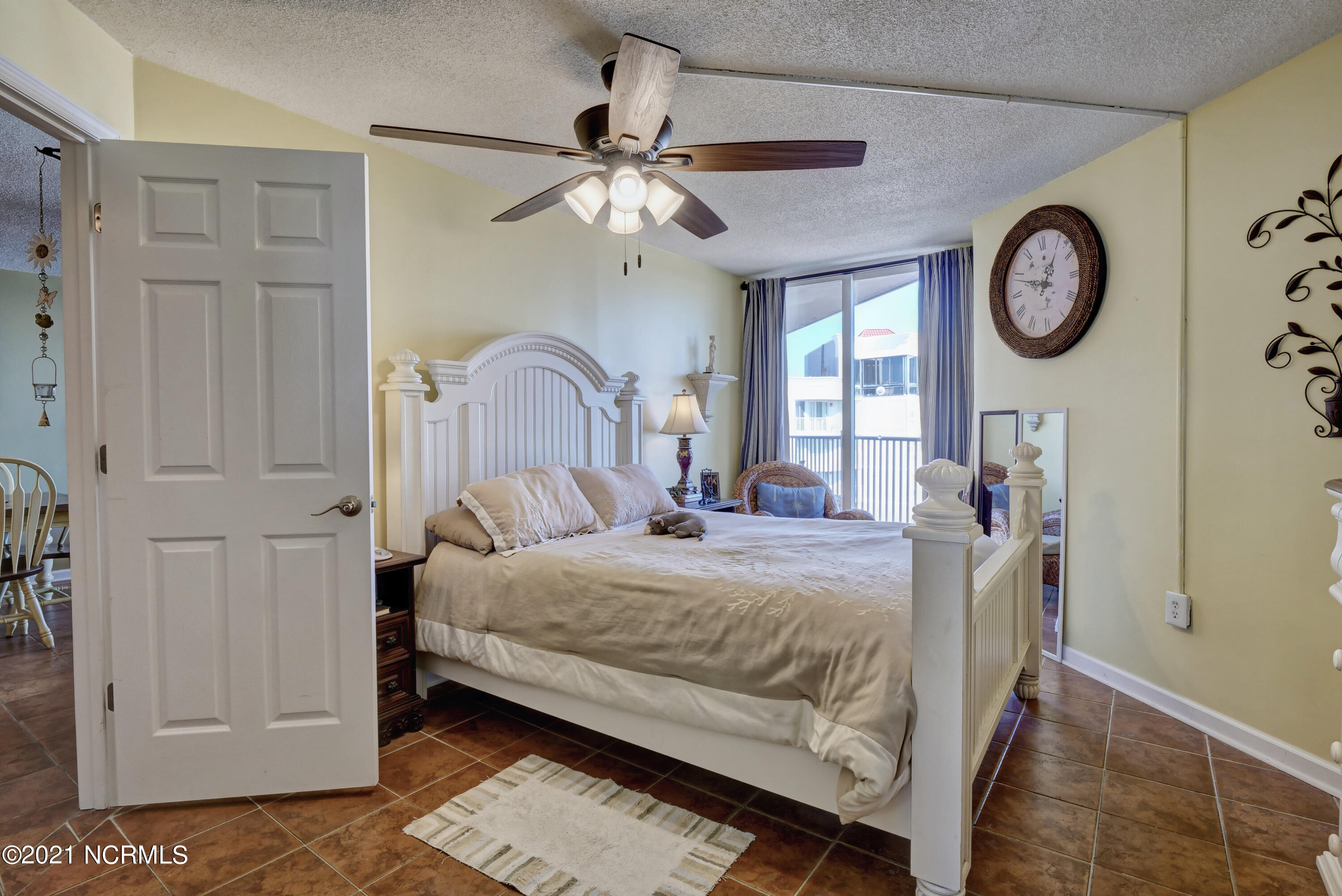 100520960 | Photo 17