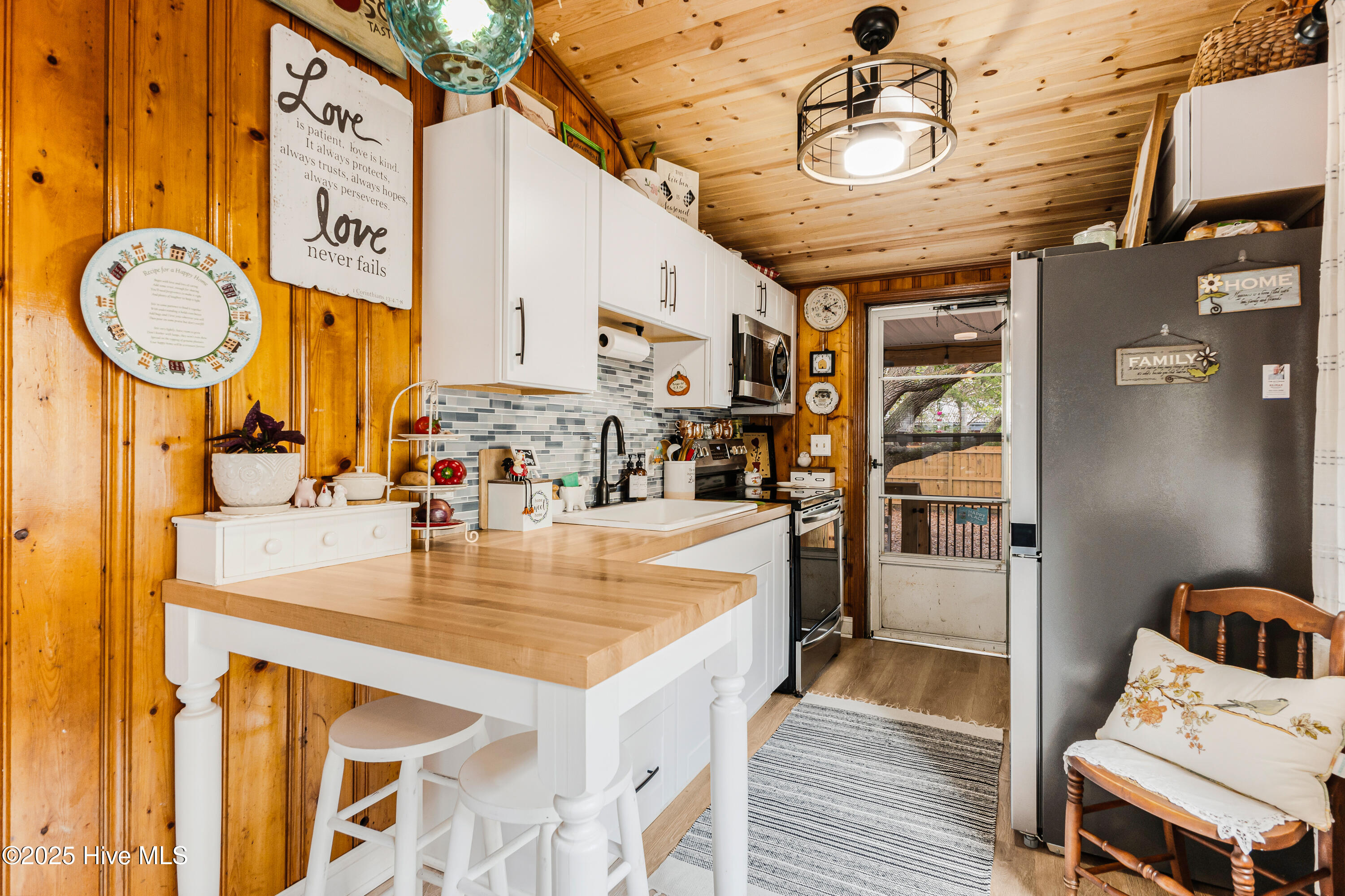 100533103 | Photo 14