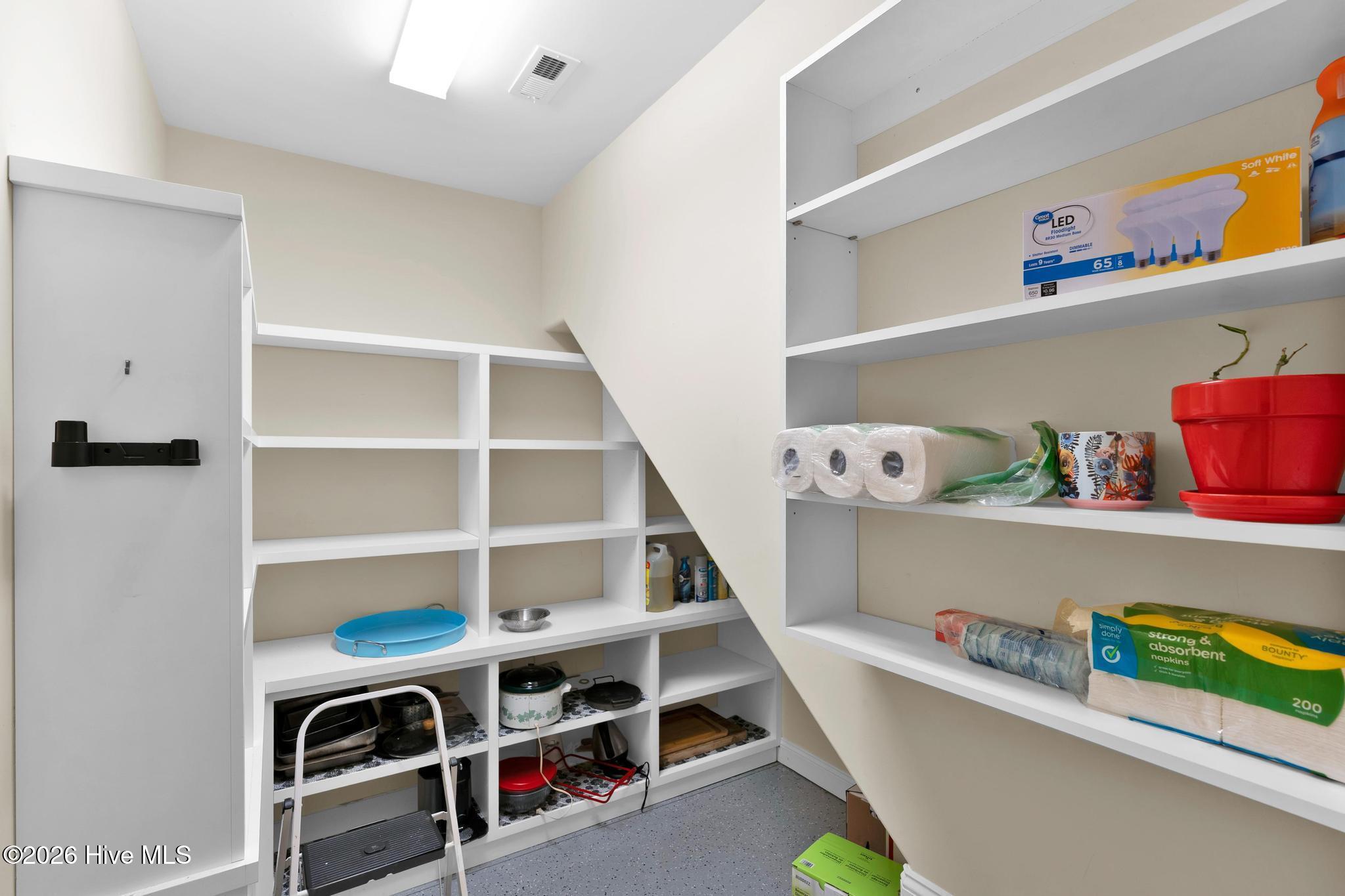 100569949 | Photo 34