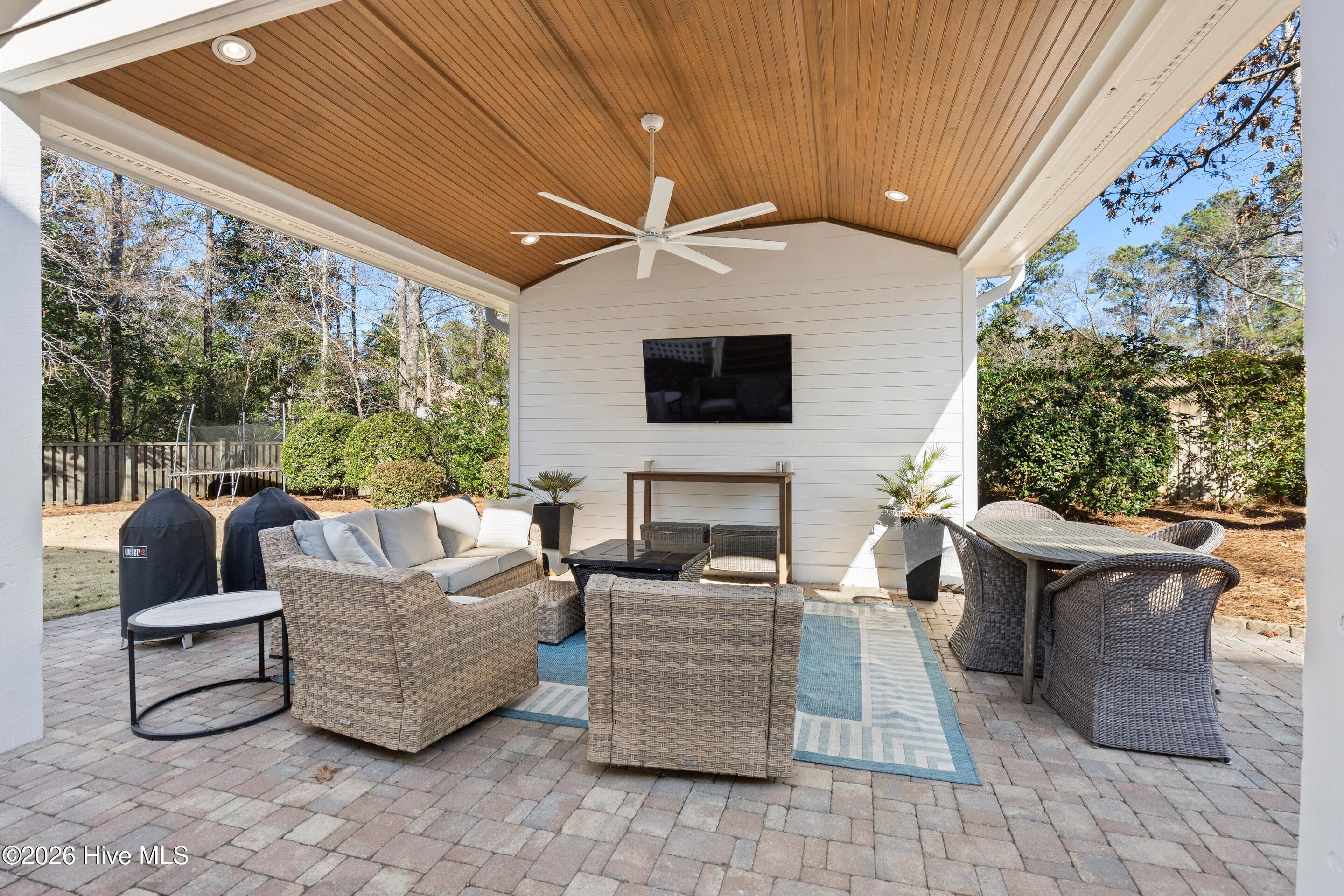 100549669 | Photo 65