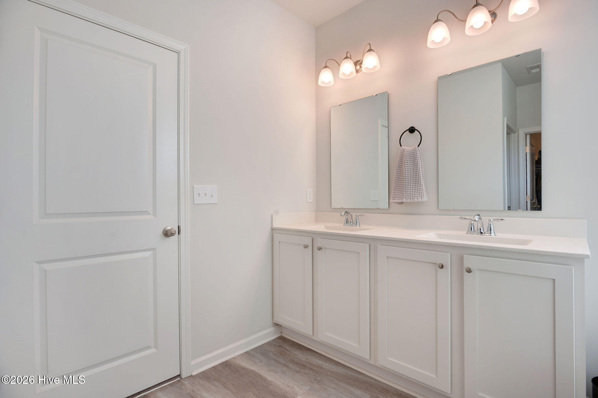 100562701 | Photo 37