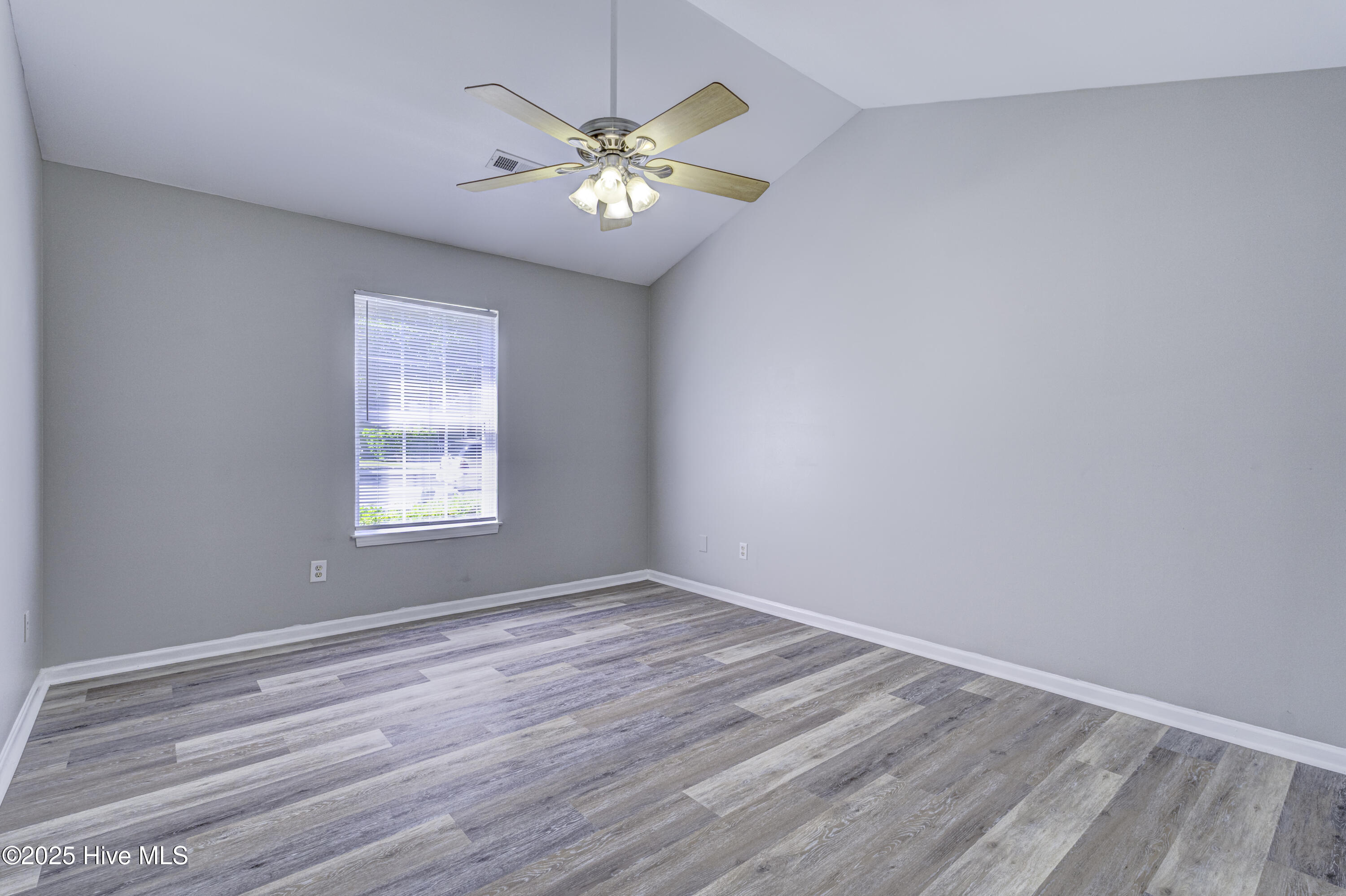 100531286 | Photo 30