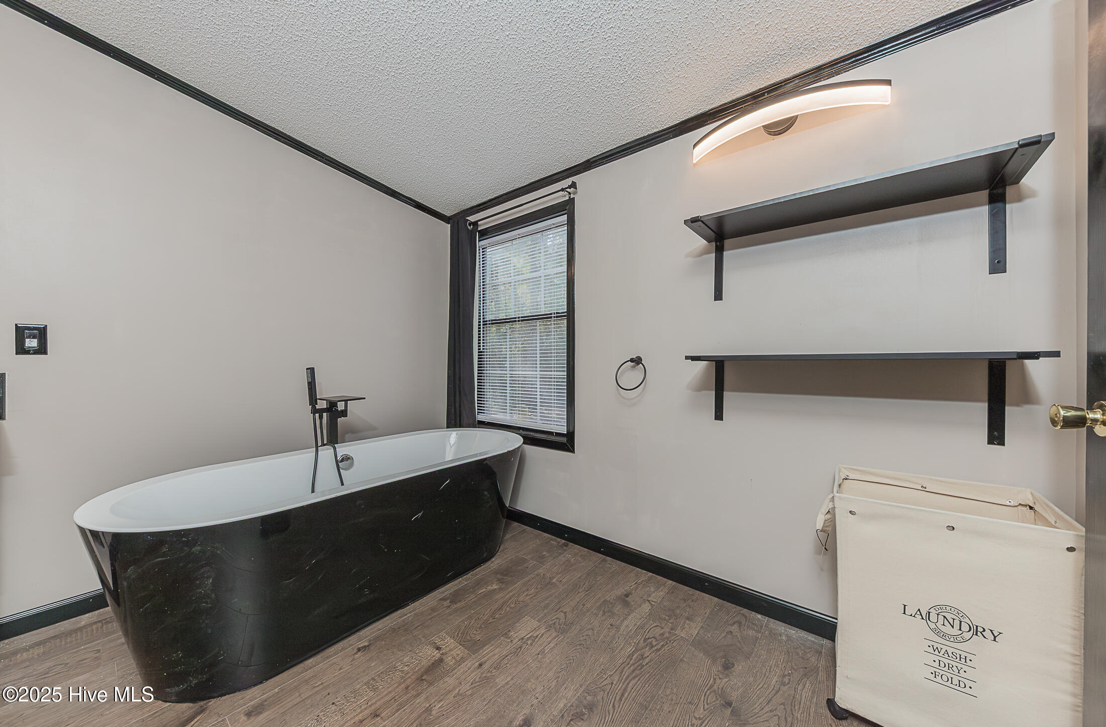 100546784 | Photo 32