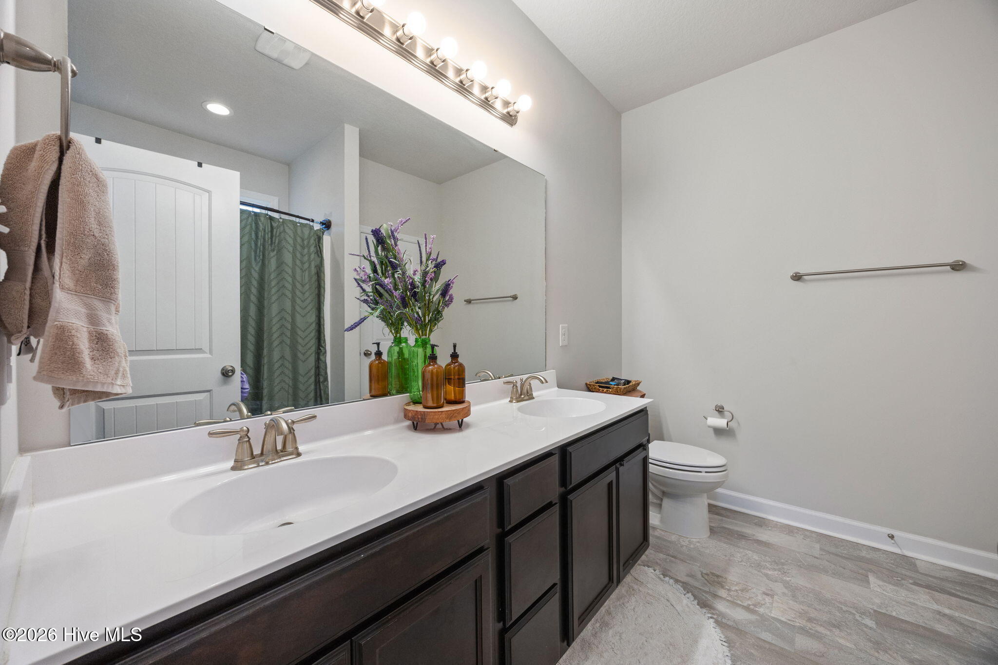 100557596 | Photo 16