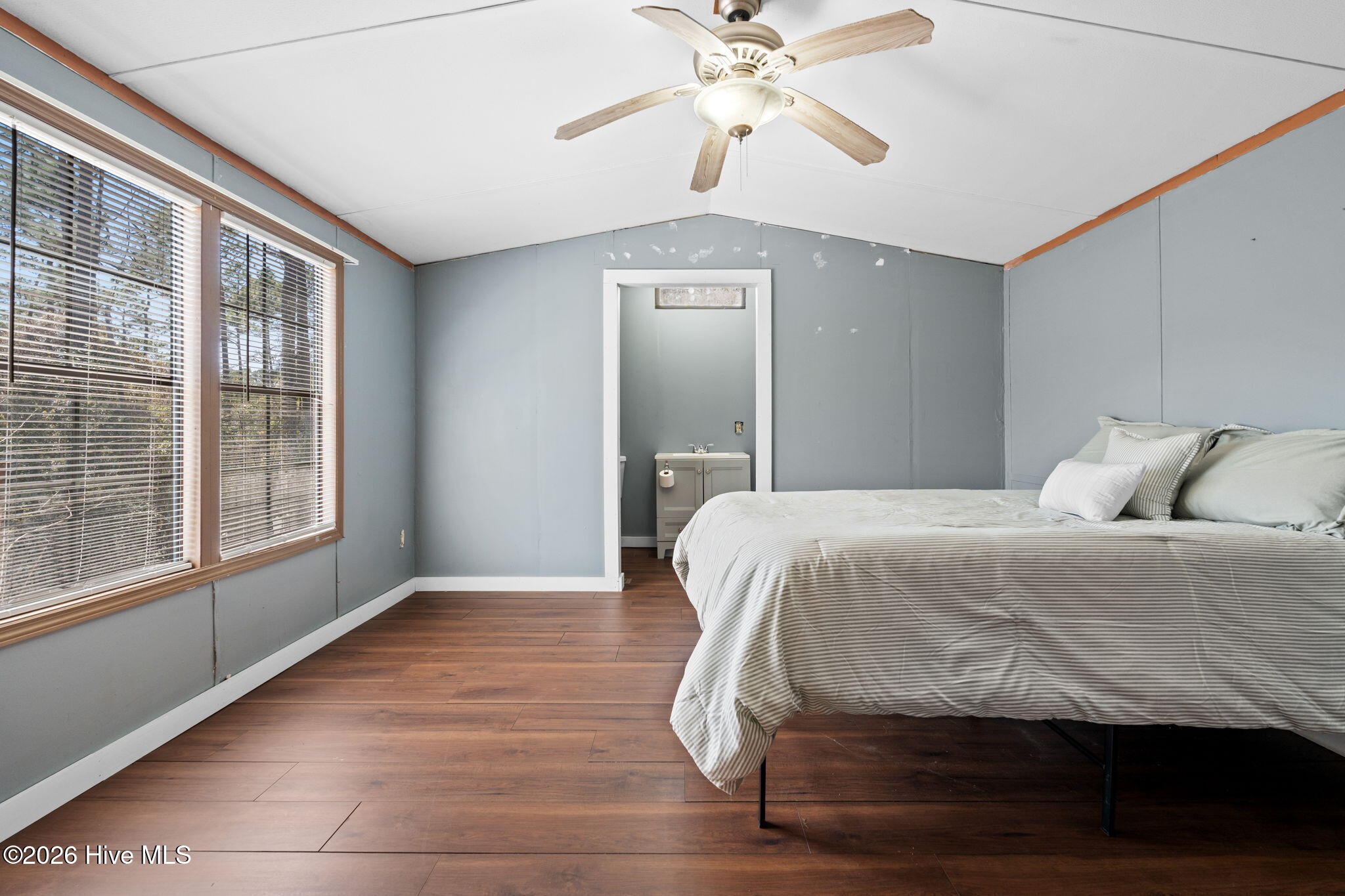 100564751 | Photo 25