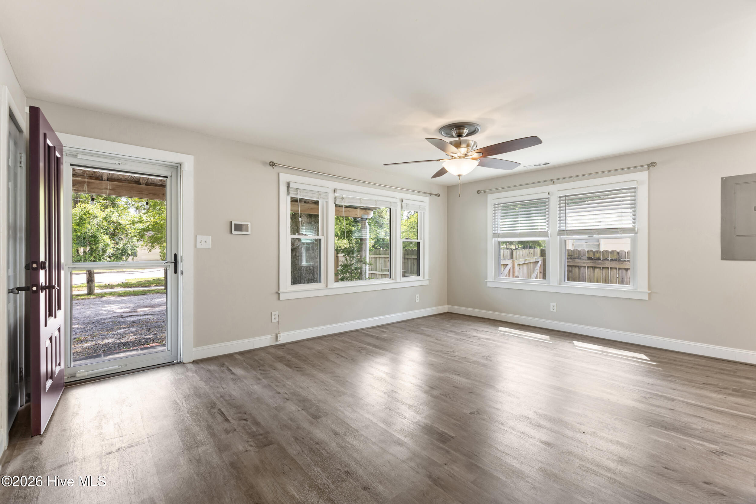 100577371 | Photo 2
