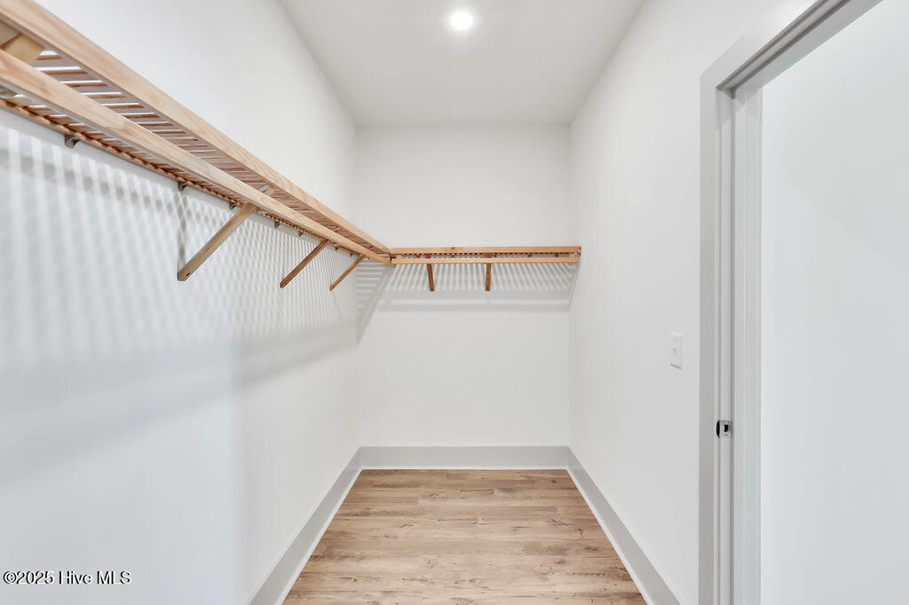 100446979 | Photo 15