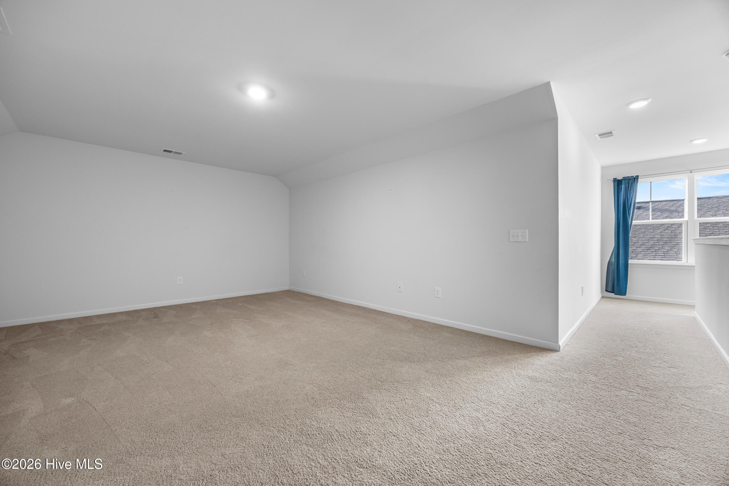 100552645 | Photo 35