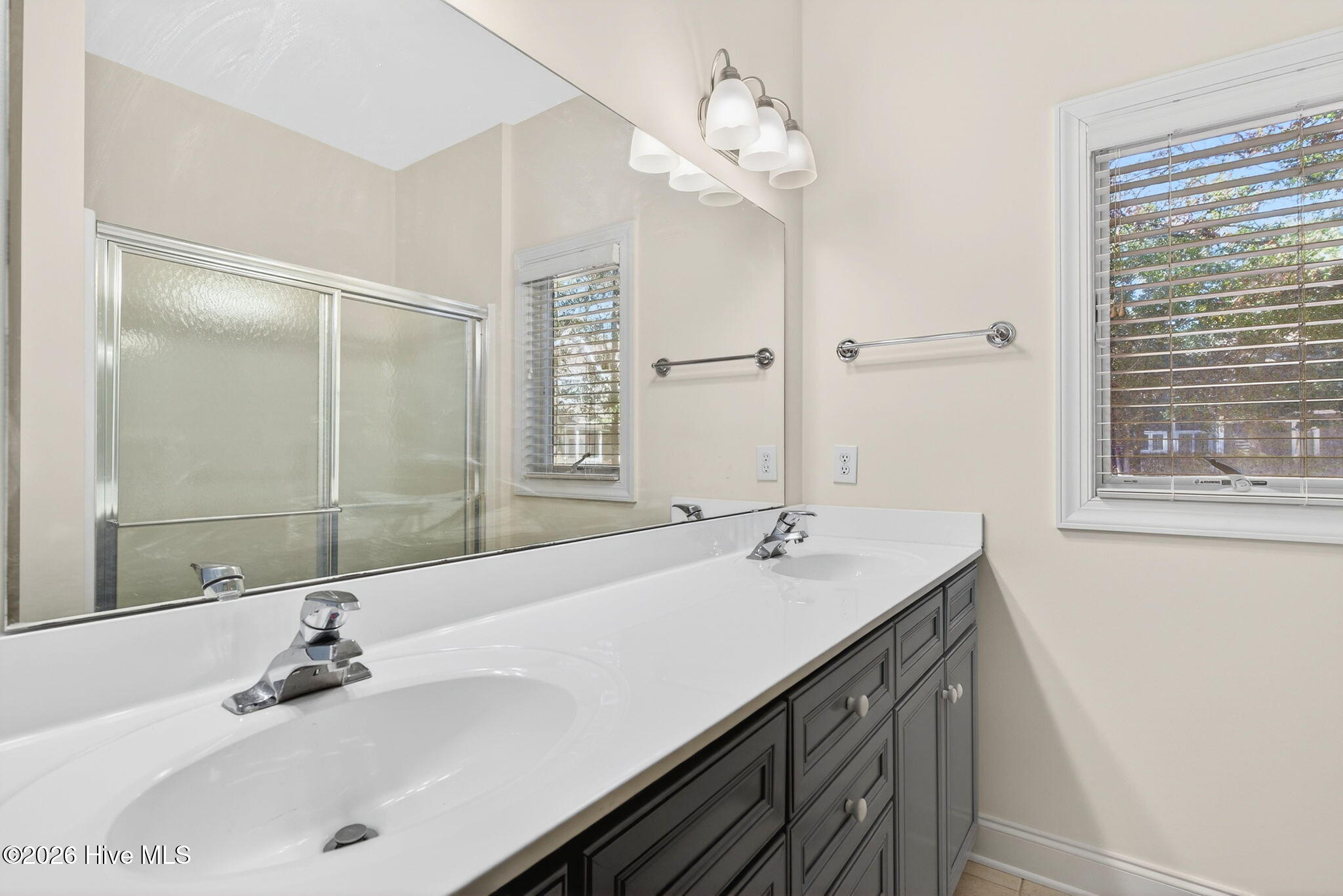 100553475 | Photo 35