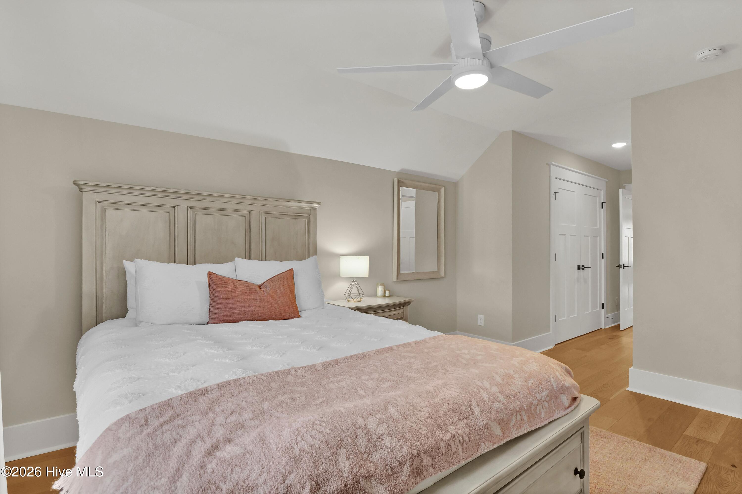 100566298 | Photo 45