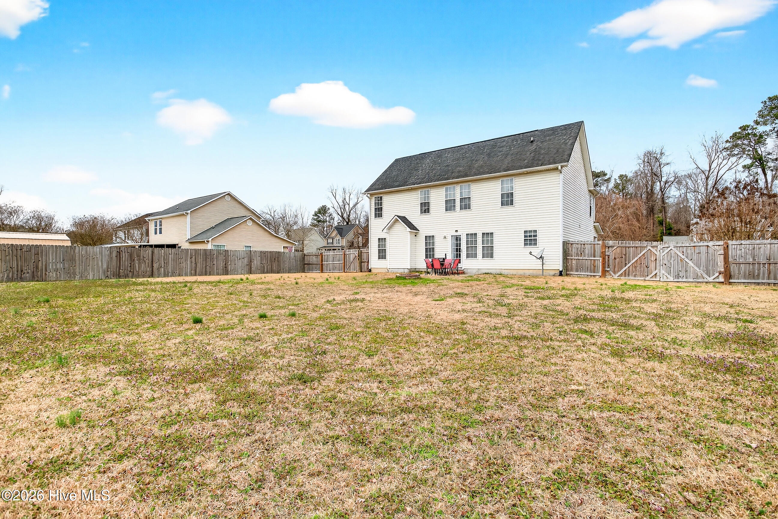 100557000 | Photo 33