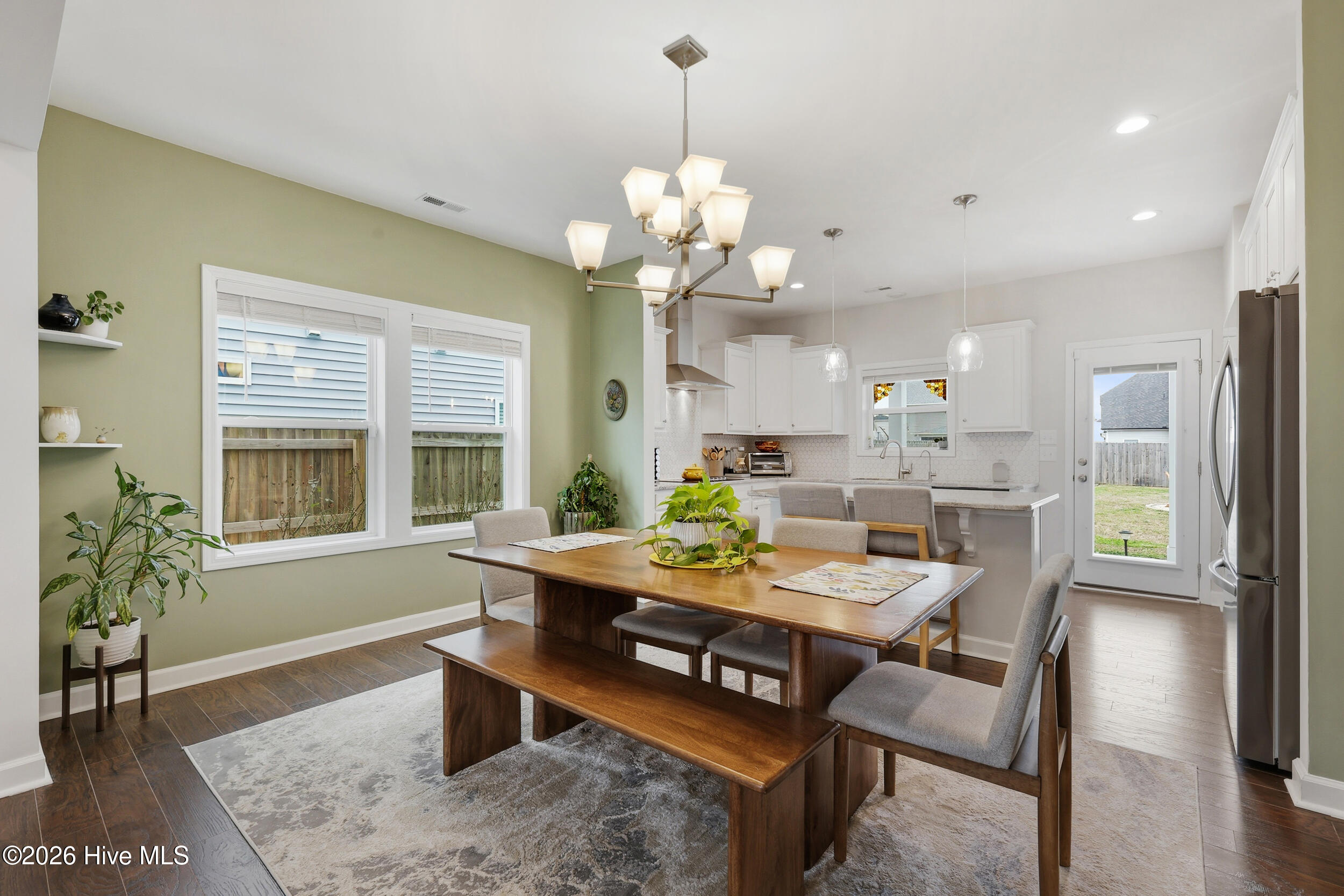 100565855 | Photo 14