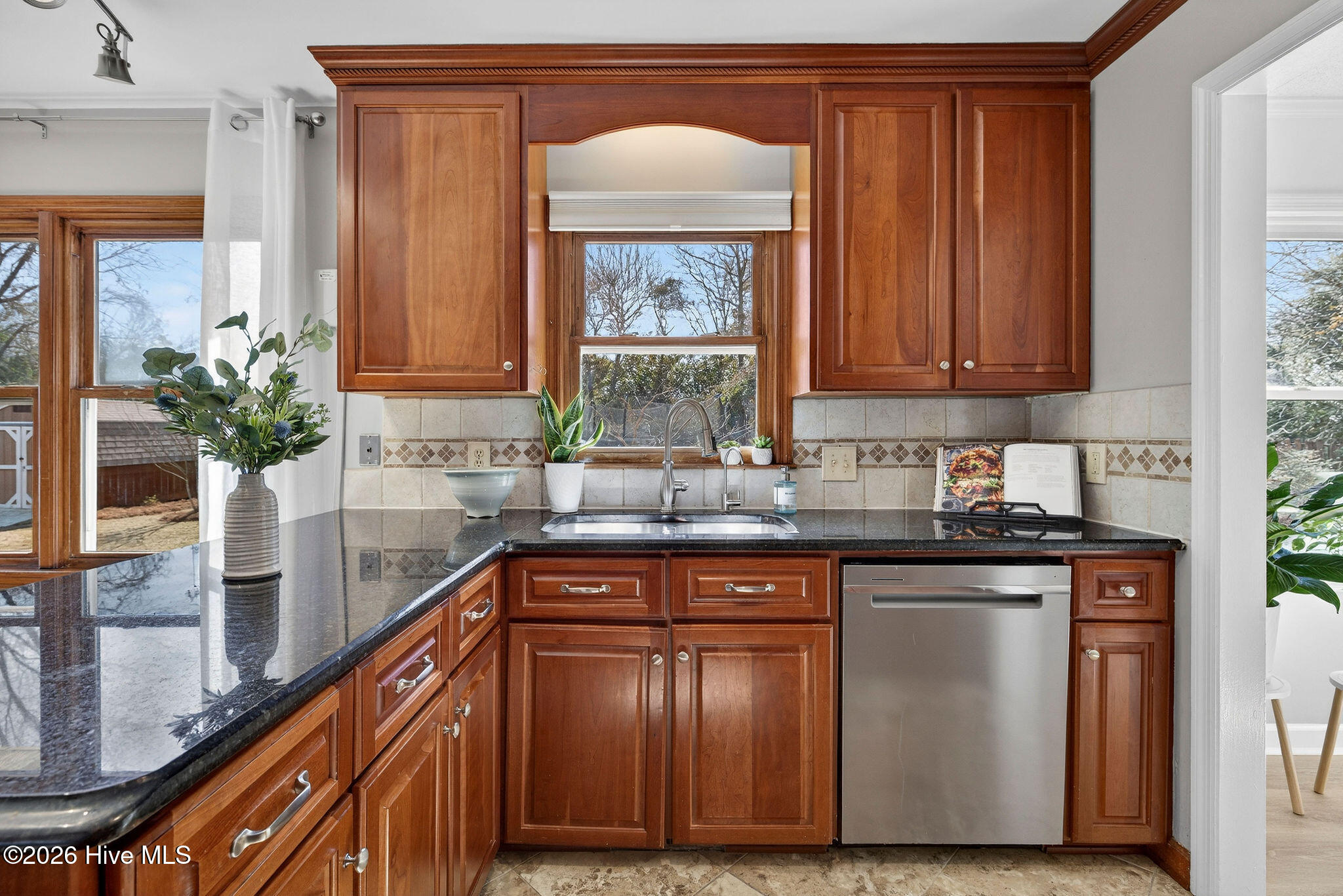 100556814 | Photo 10