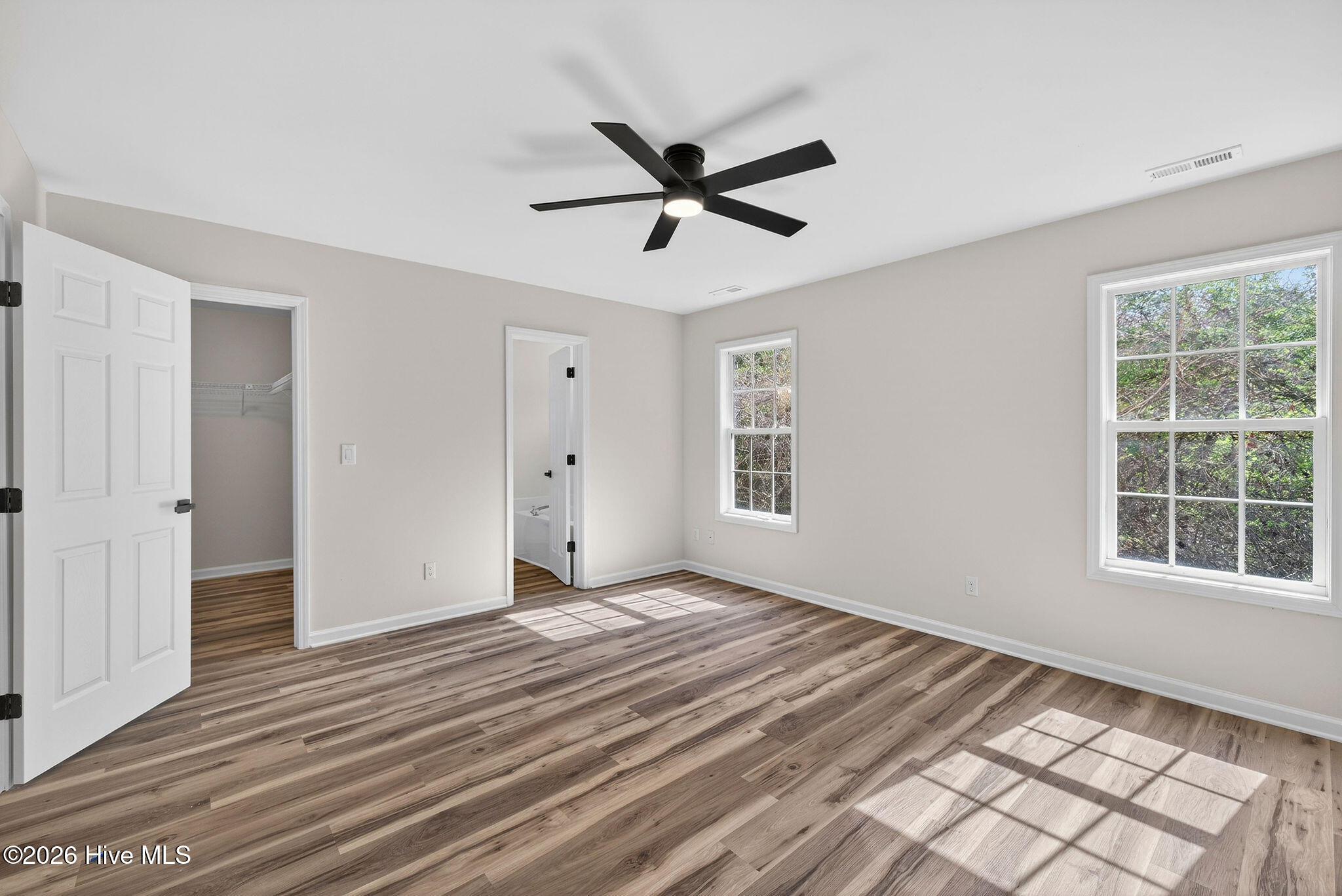 100562659 | Photo 16