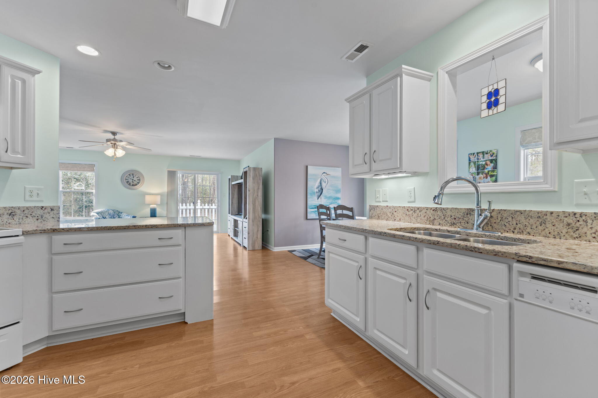 100563135 | Photo 17