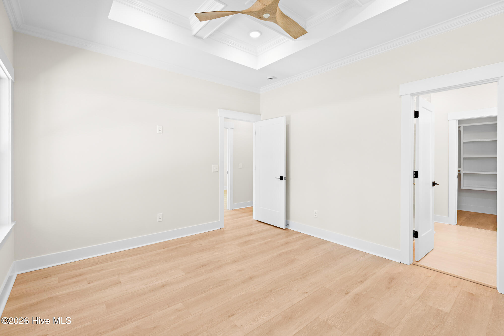 100561185 | Photo 30