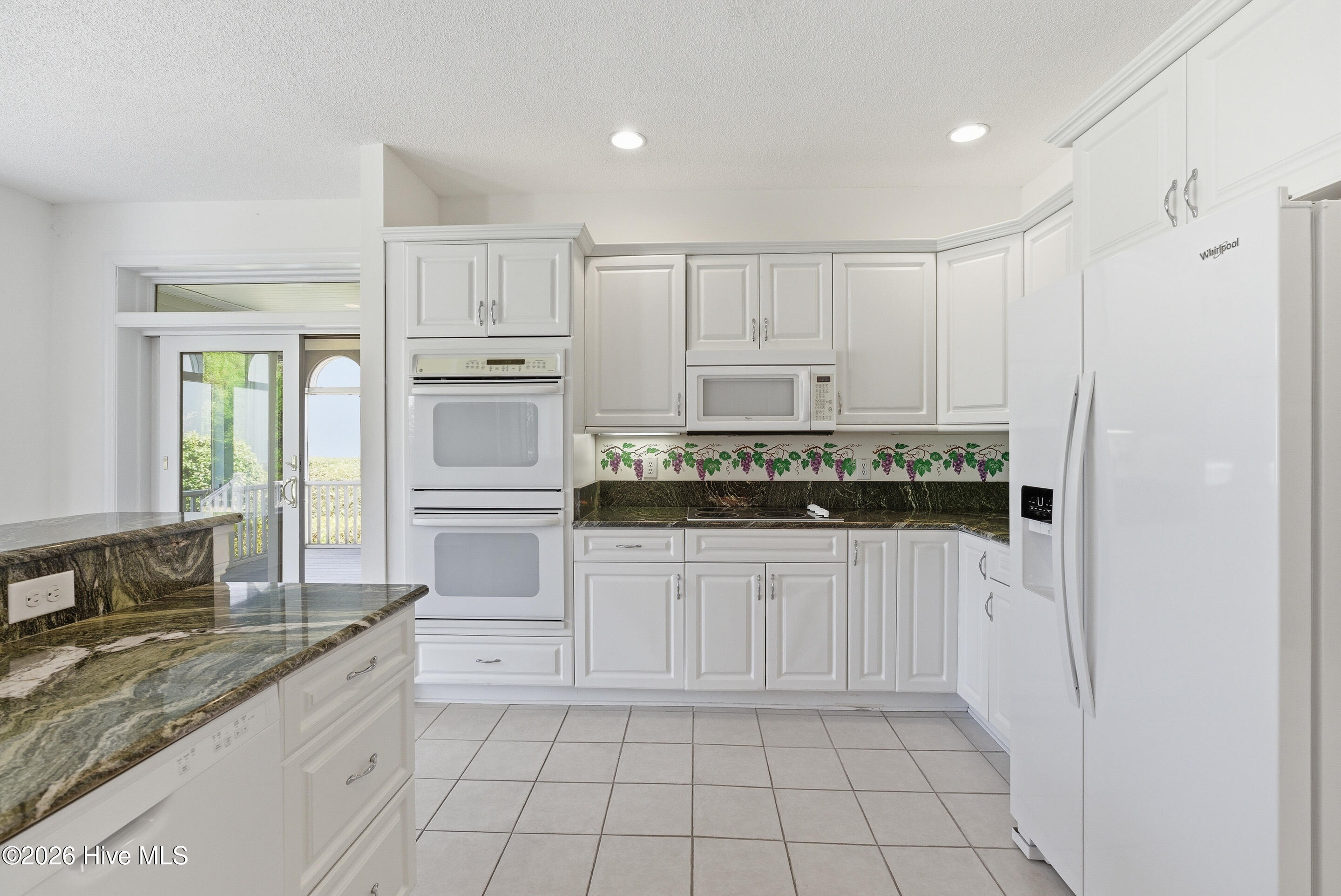 100564038 | Photo 23