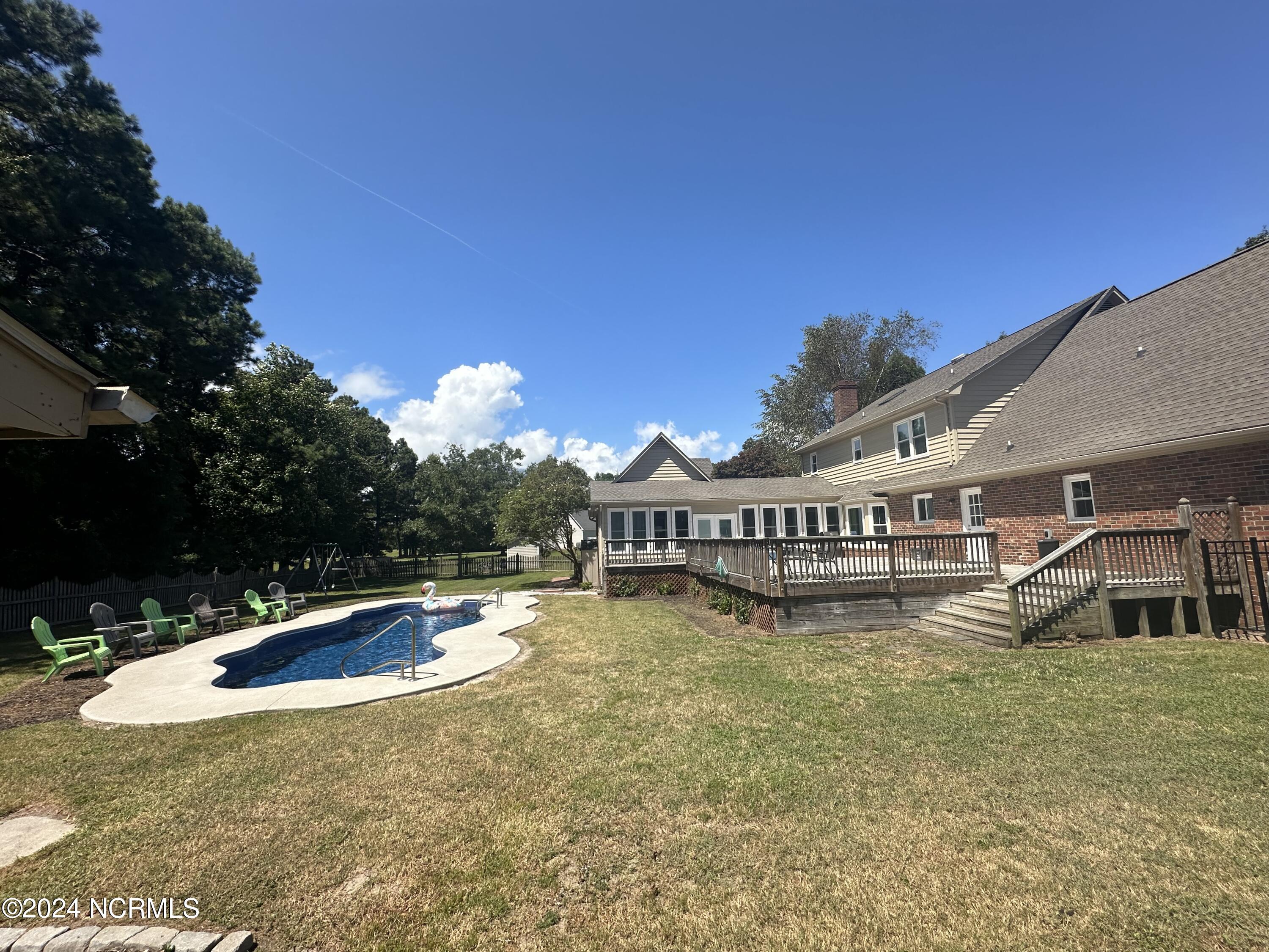 100570144 | Photo 47