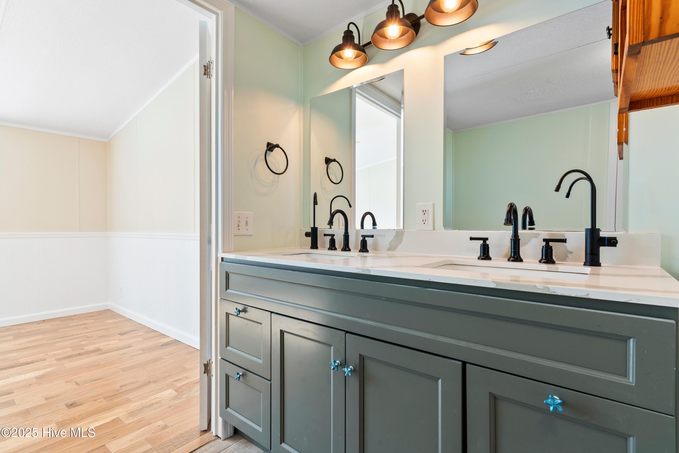 100546420 | Photo 22