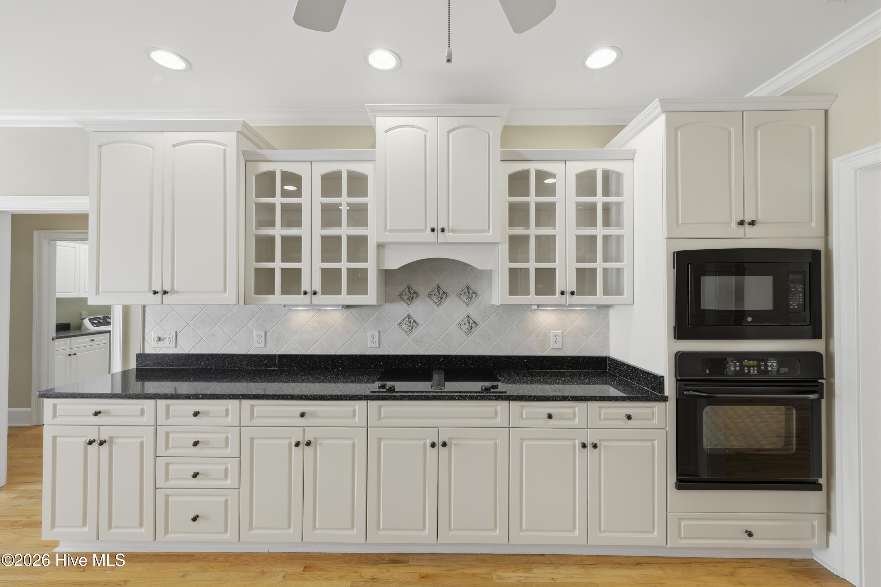 100564679 | Photo 22