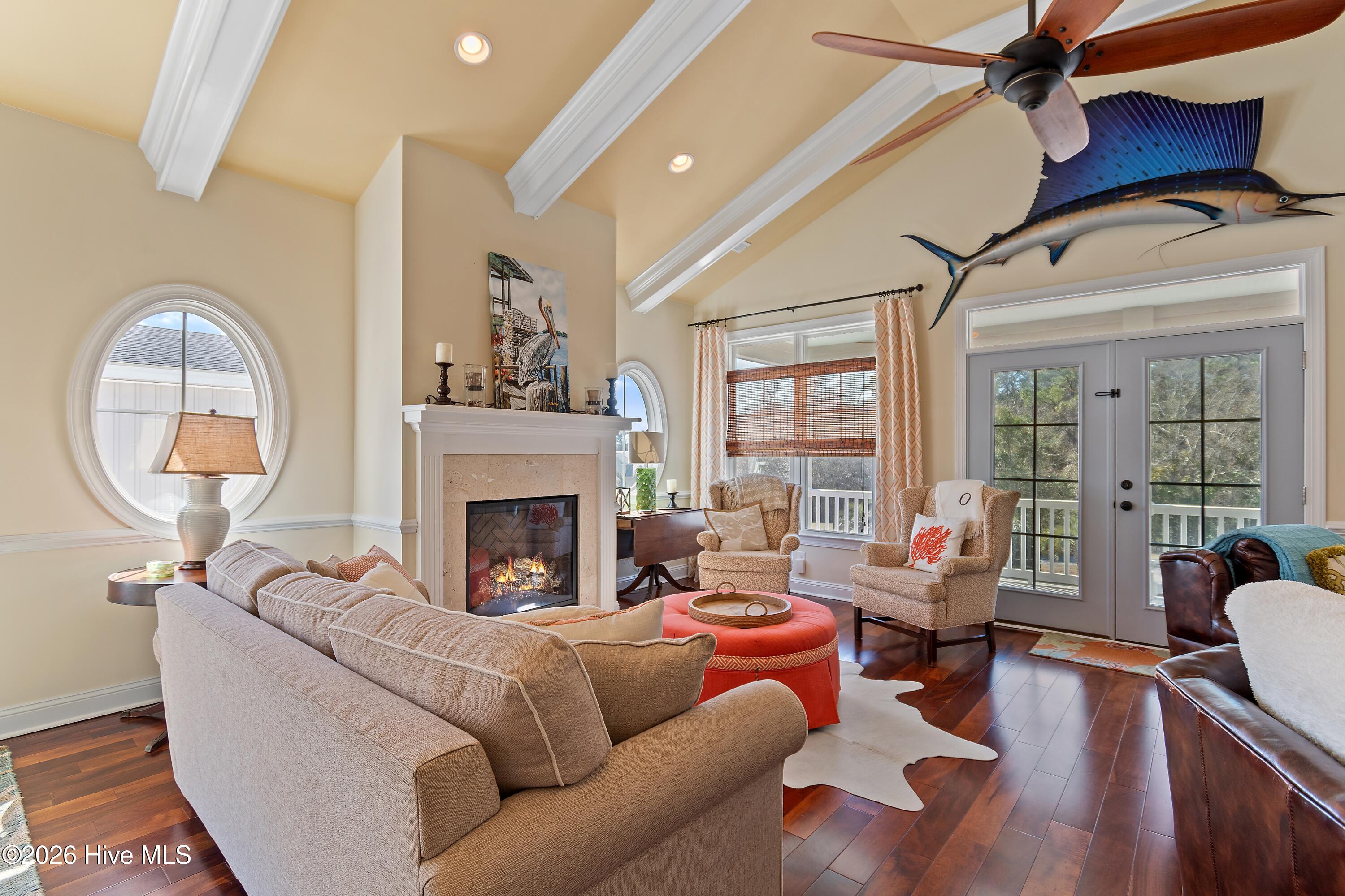 100558702 | Photo 18