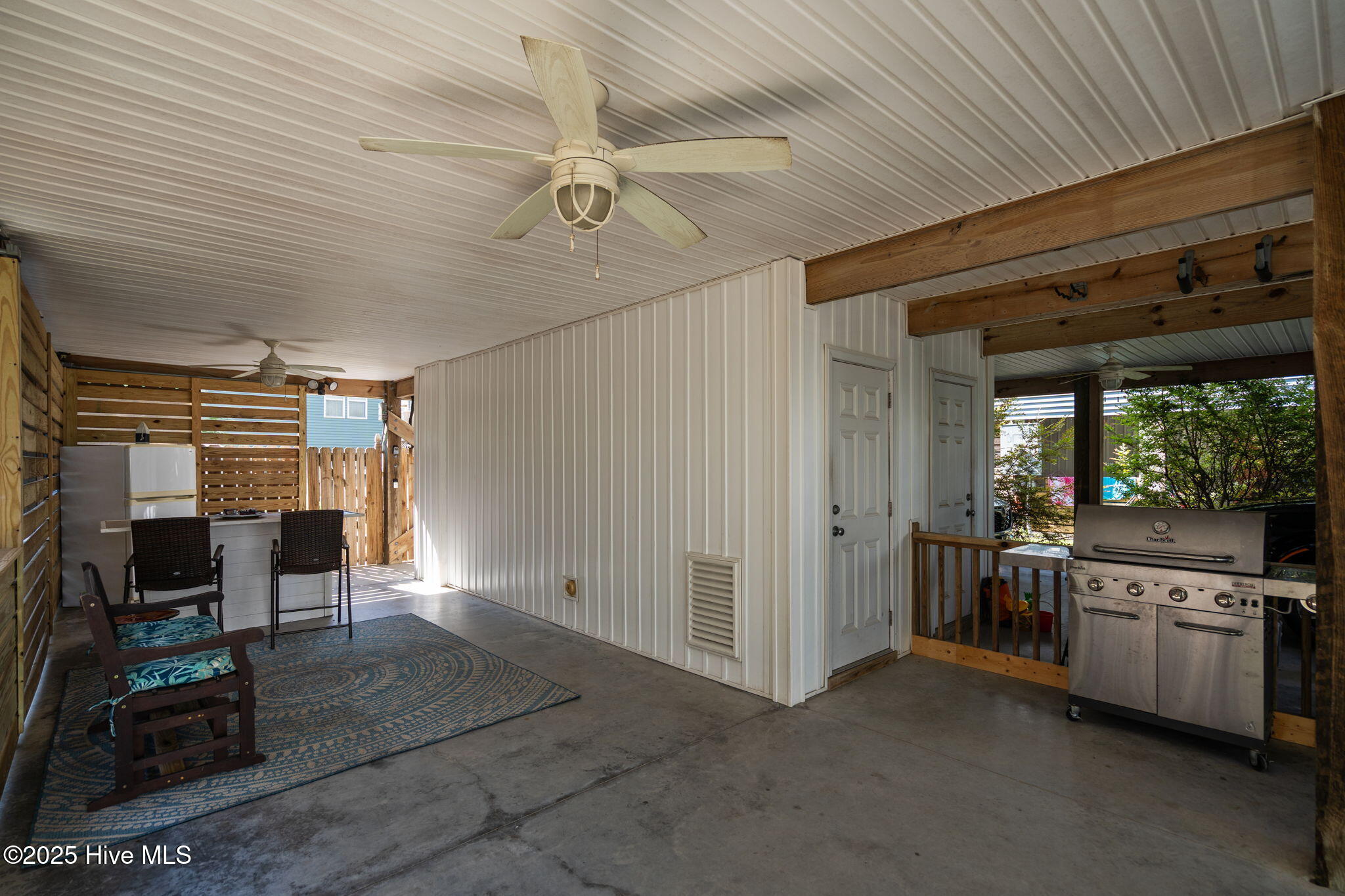 100522294 | Photo 44